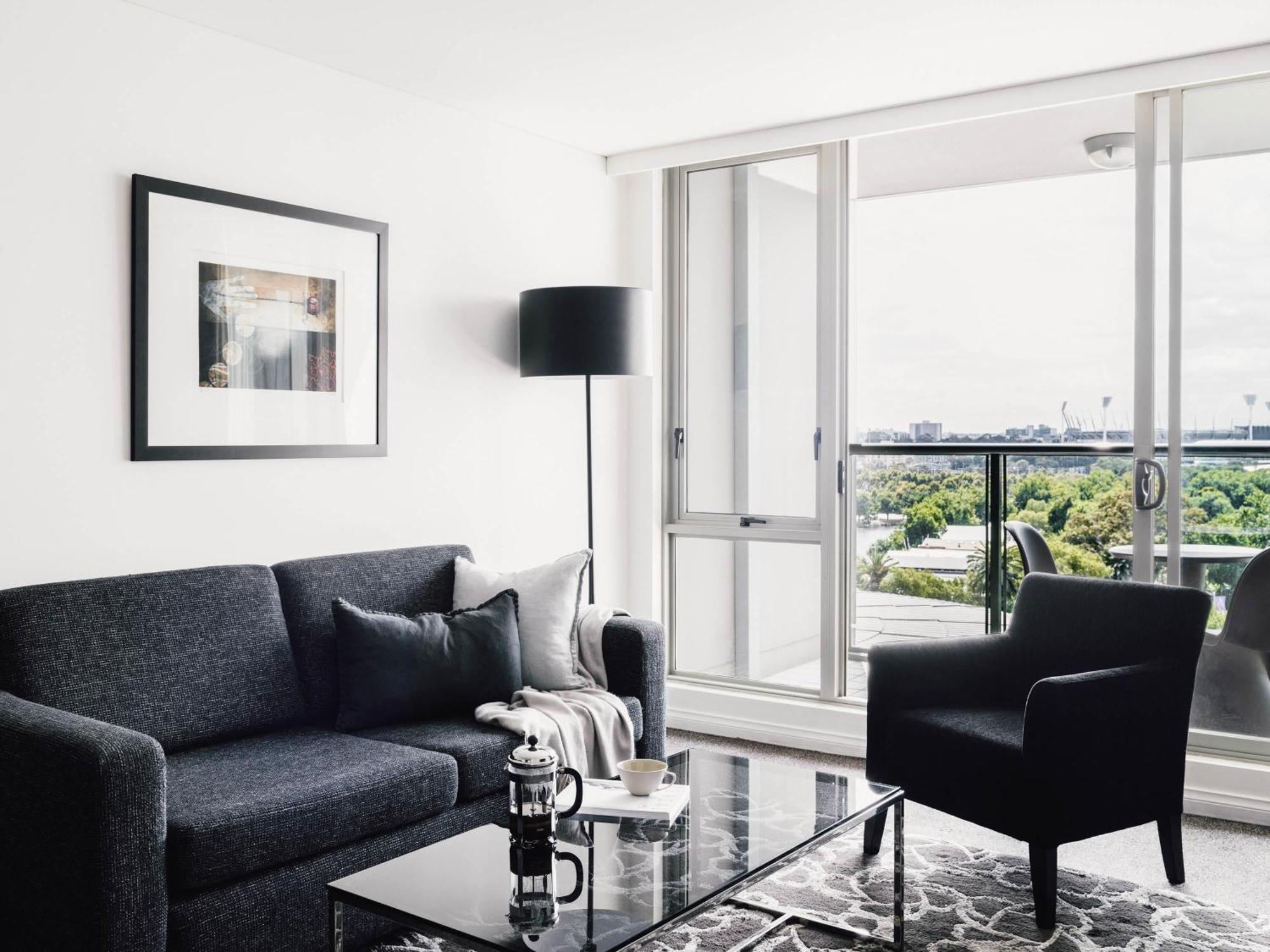 One-Bedroom Deluxe Suite Balcony Floors 10-15