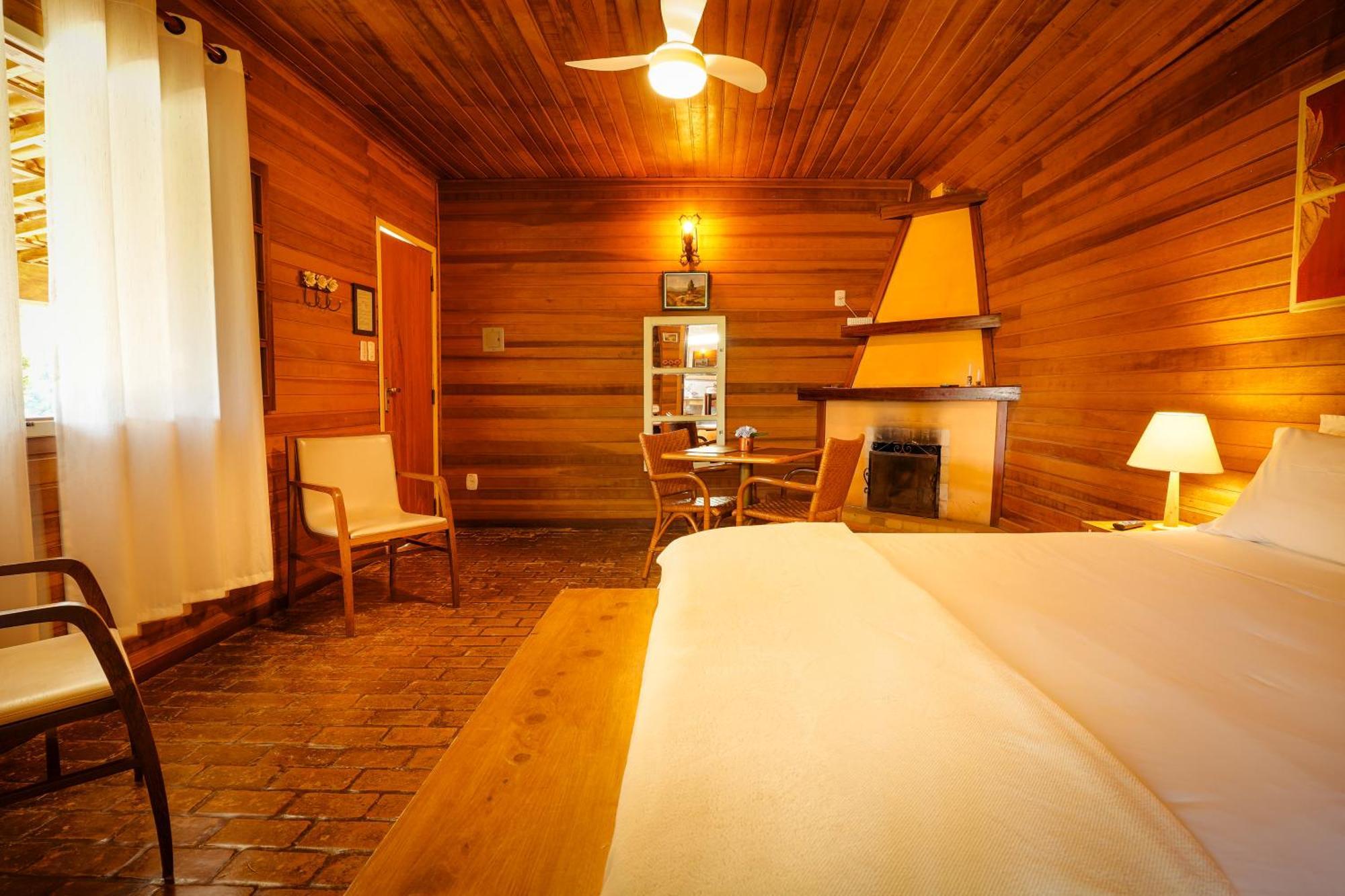 Chalé Super Luxo com Banheira de Hidromassagem