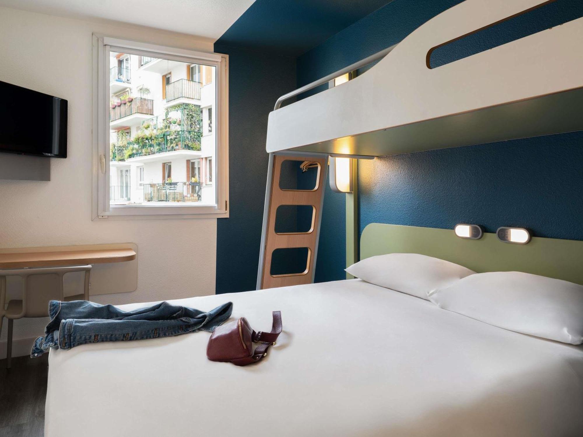 Room with One Queen Bed and One Bunk Bed,1731470720:JPEG