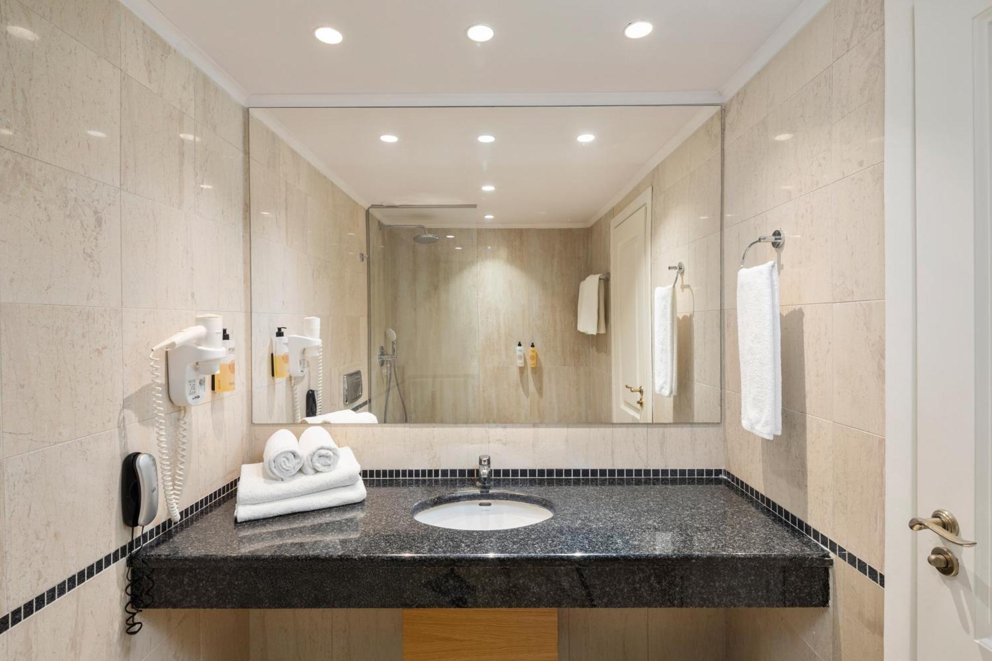 Double or Twin Room Sharing Pool