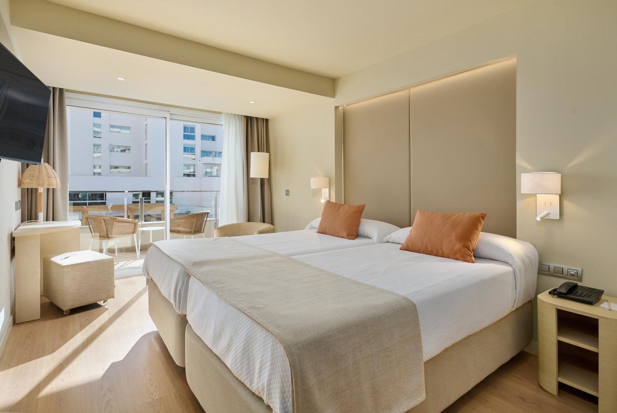 Chambre Double - Vue sur Piscine