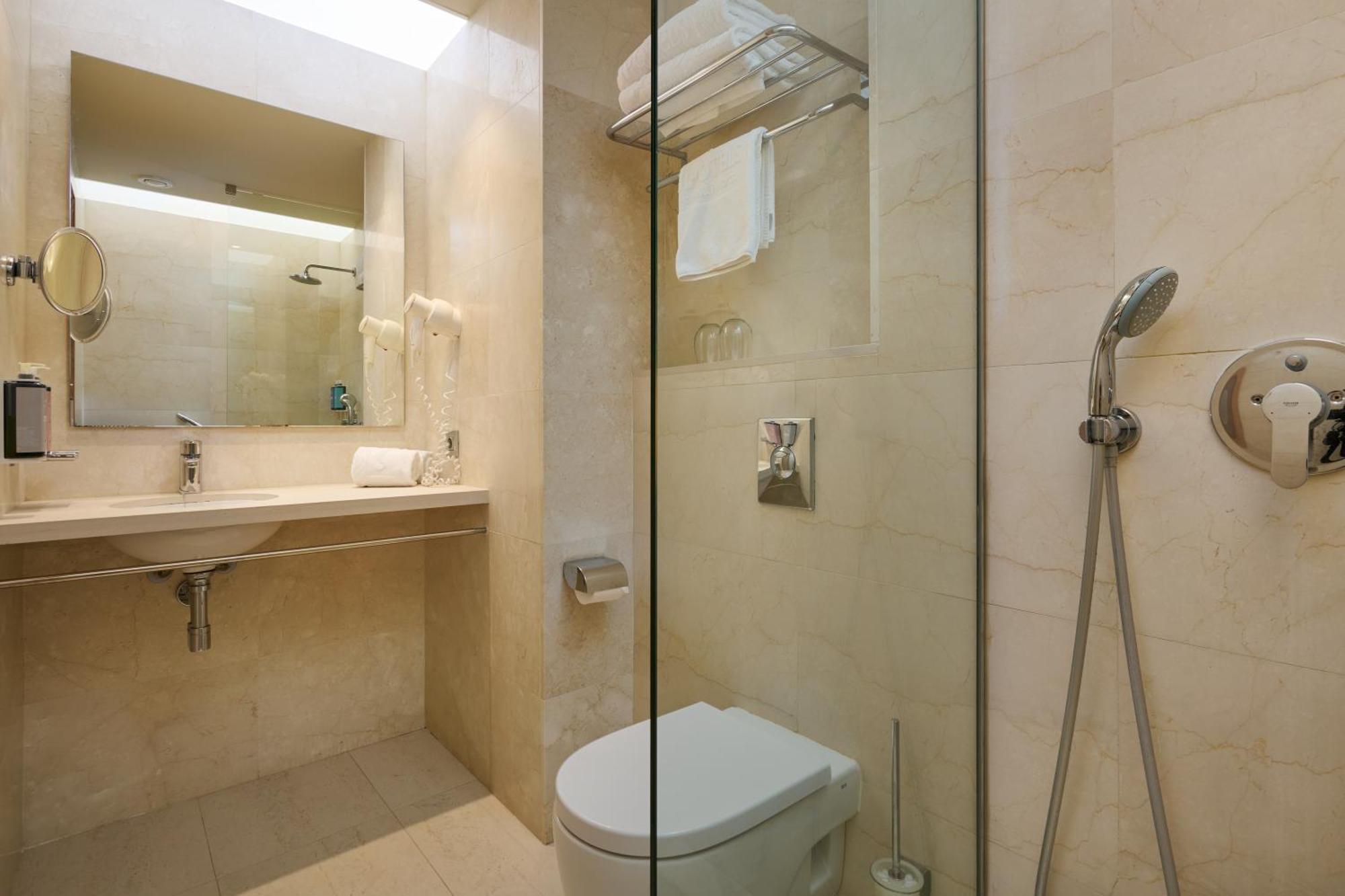 Chambre Double - Vue sur Piscine
