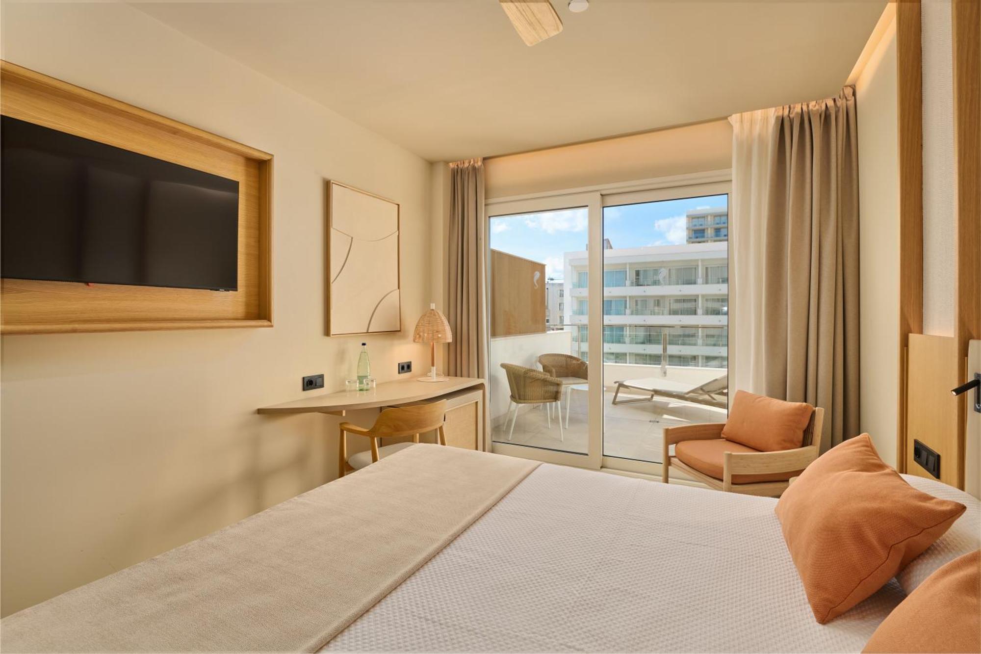 Double Room Pool View