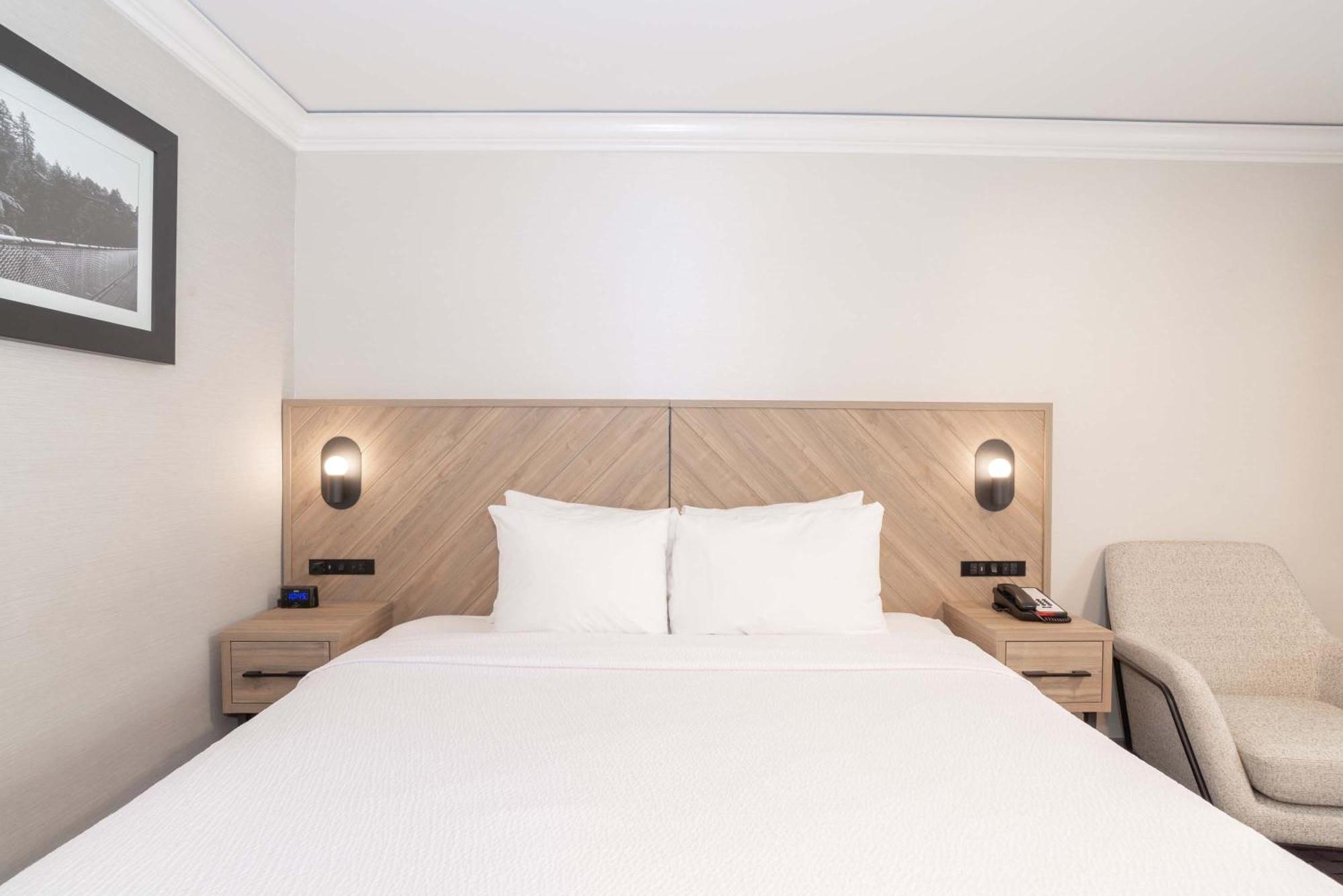 Standard Room 1 King Bed South Tower