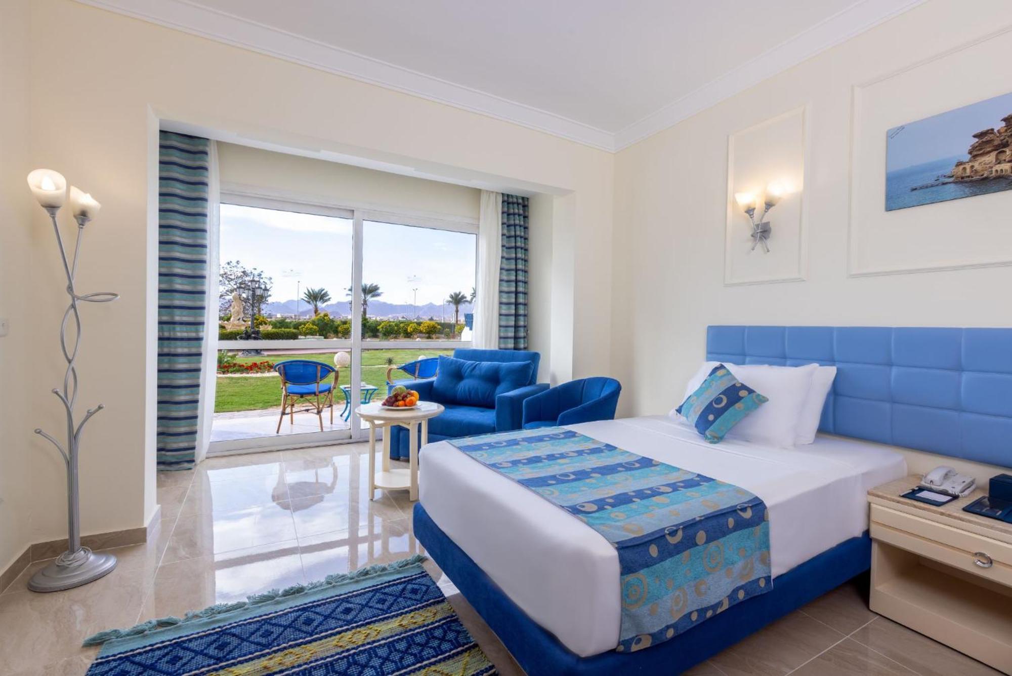 Superior Pool View Room