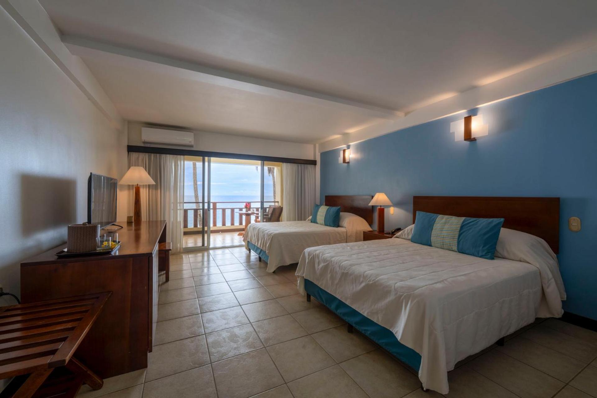 Beachfront two Queen Beds