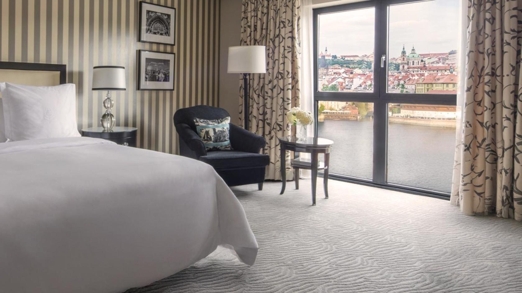 Premier River Room