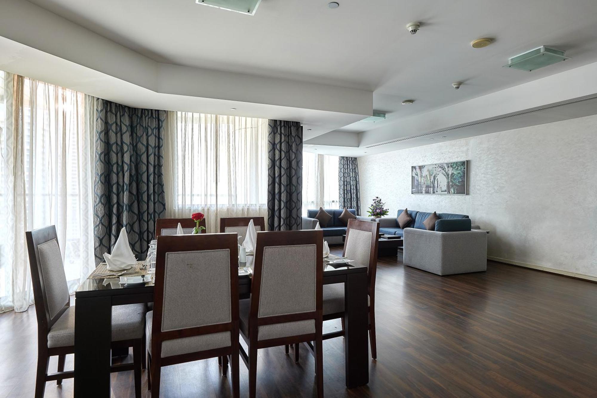 Deluxe One-Bedroom Apartment