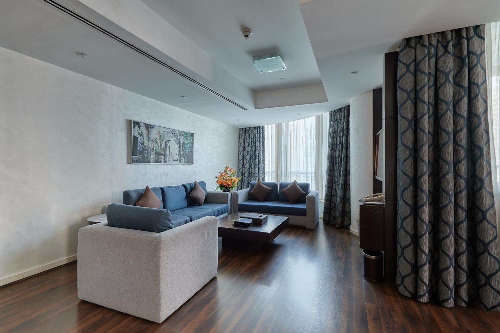 Deluxe Three-Bedroom Apartment