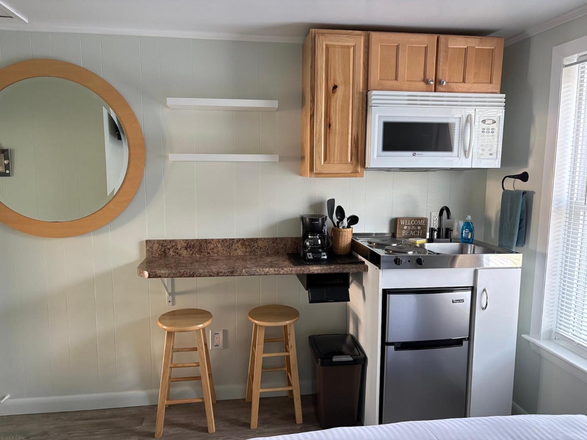 Motel #4 Small Room Kitchenette