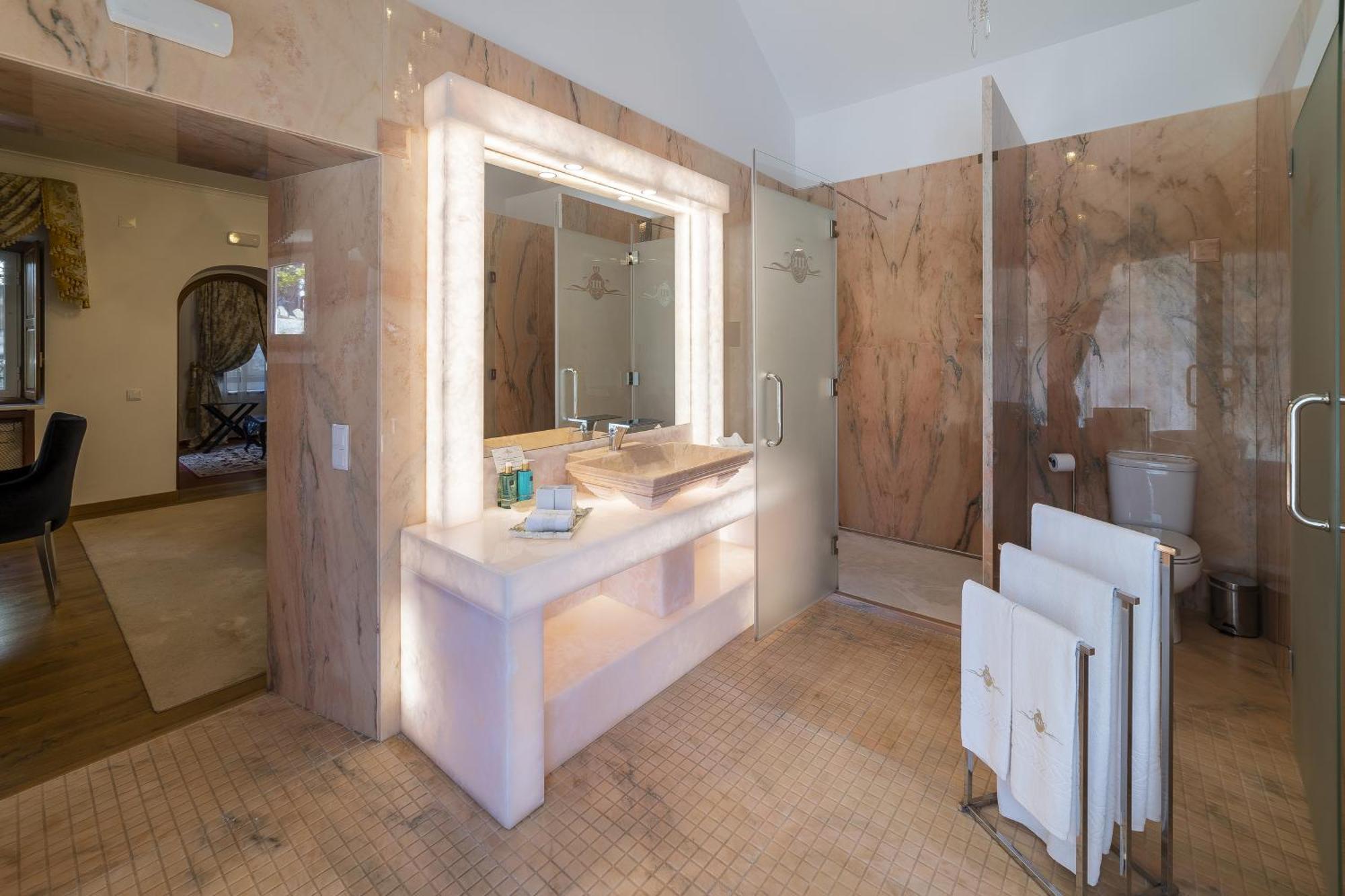 Suite with Garden View