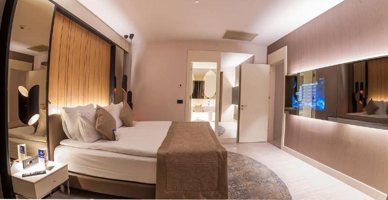 Deluxe King Suite