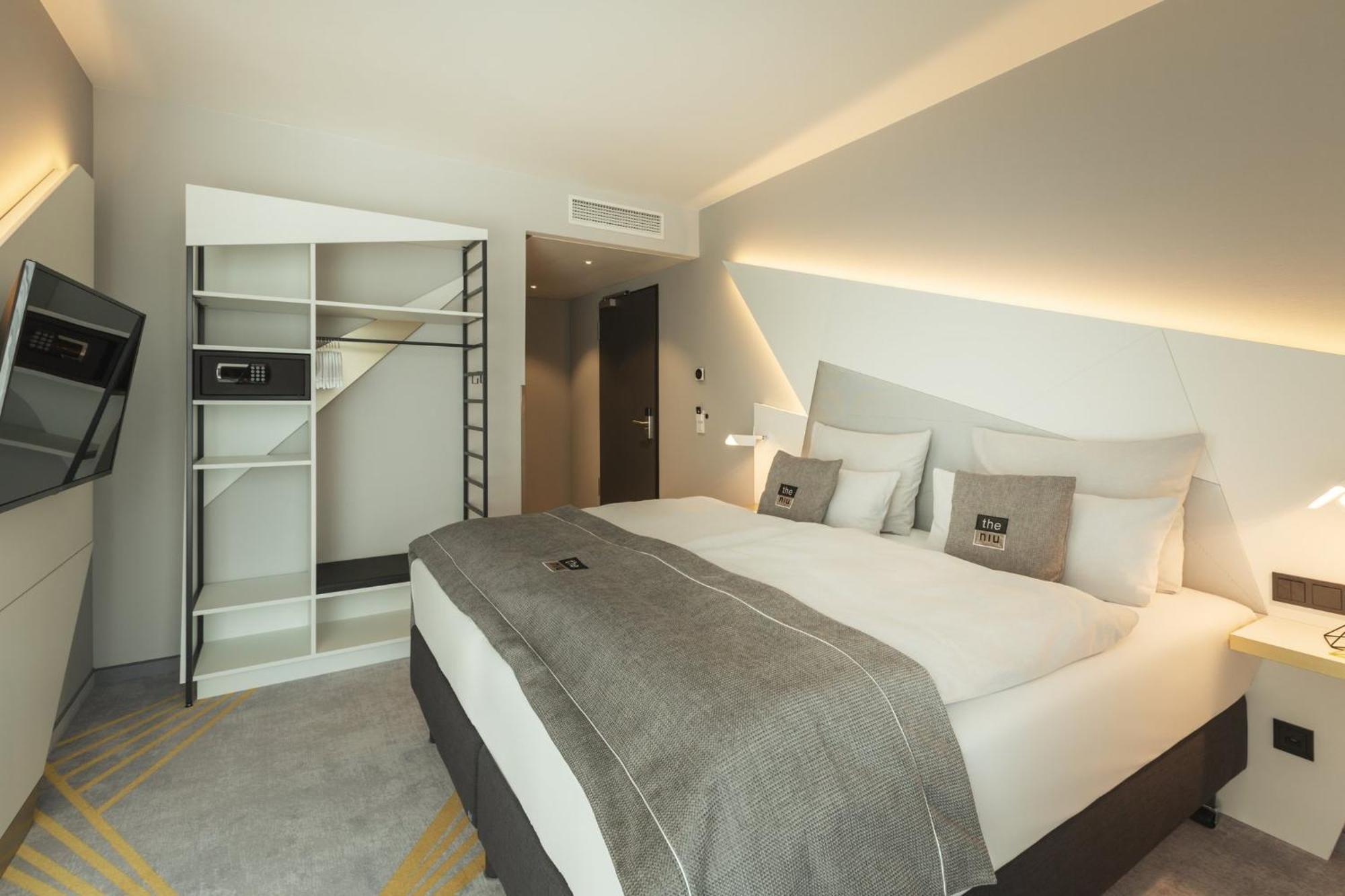 Standard Queen Room