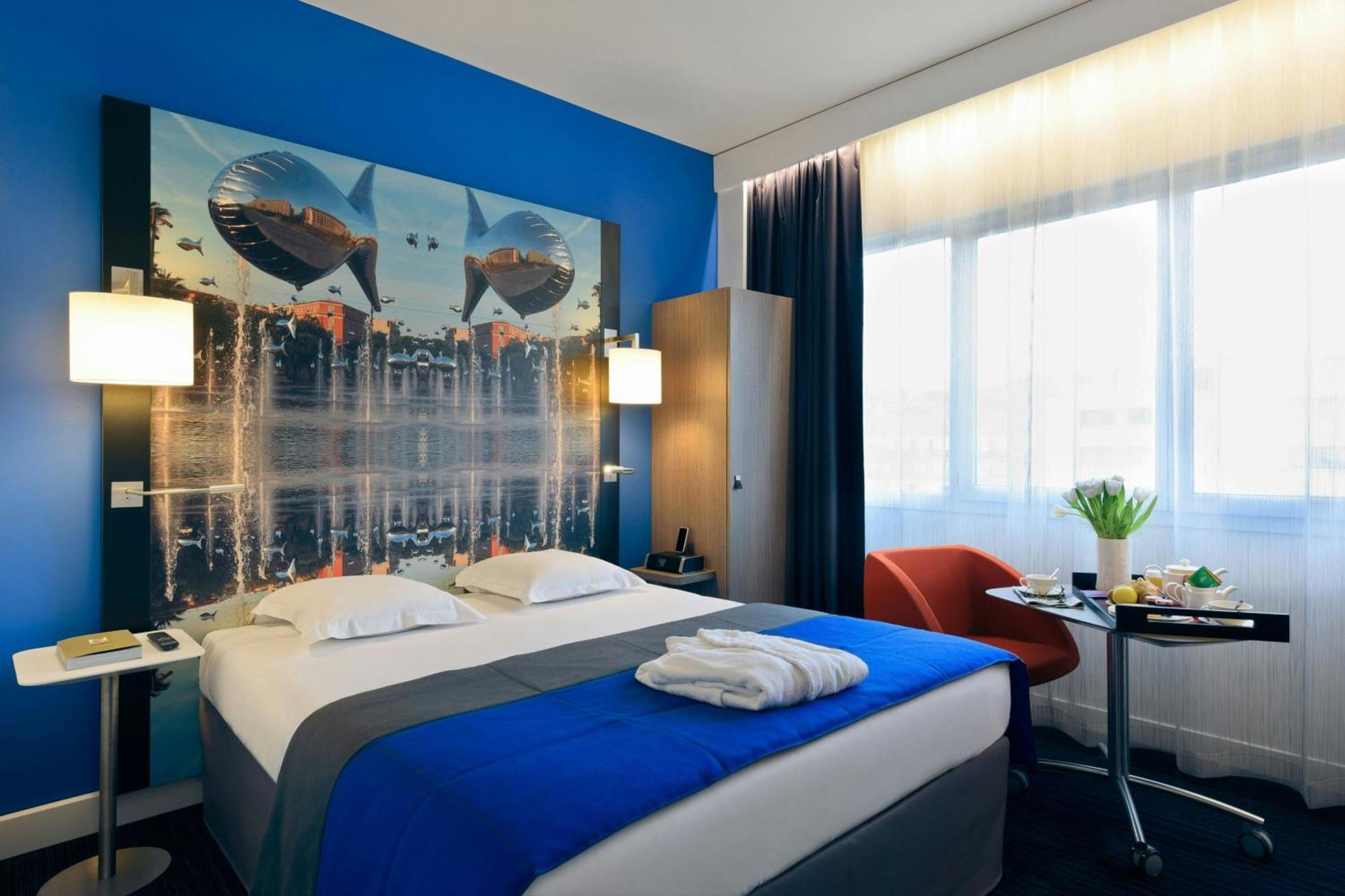 Klassieke Kamer met Queensize Bed en Uitzicht op de Stad