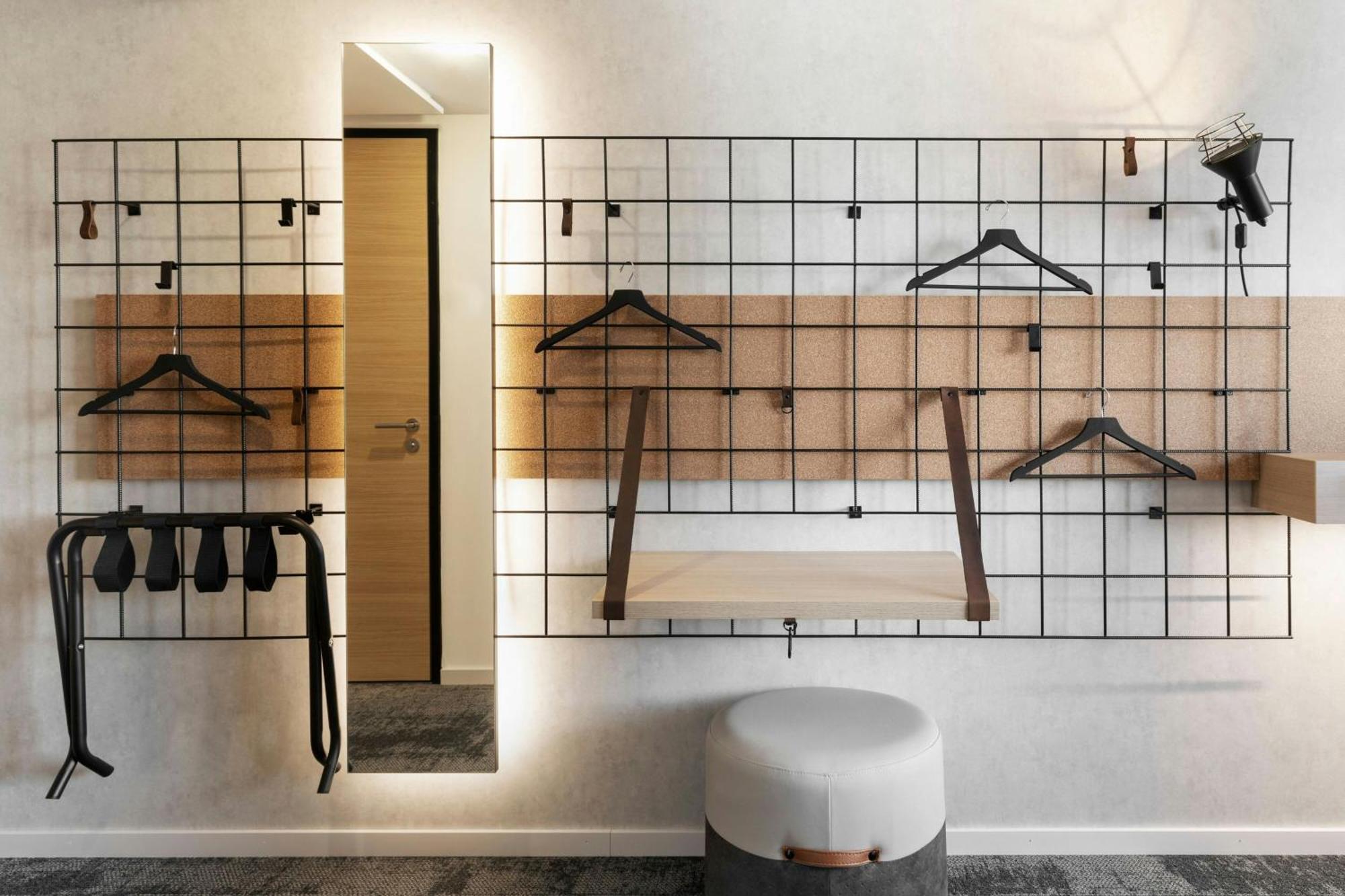 Moxy Queen Room