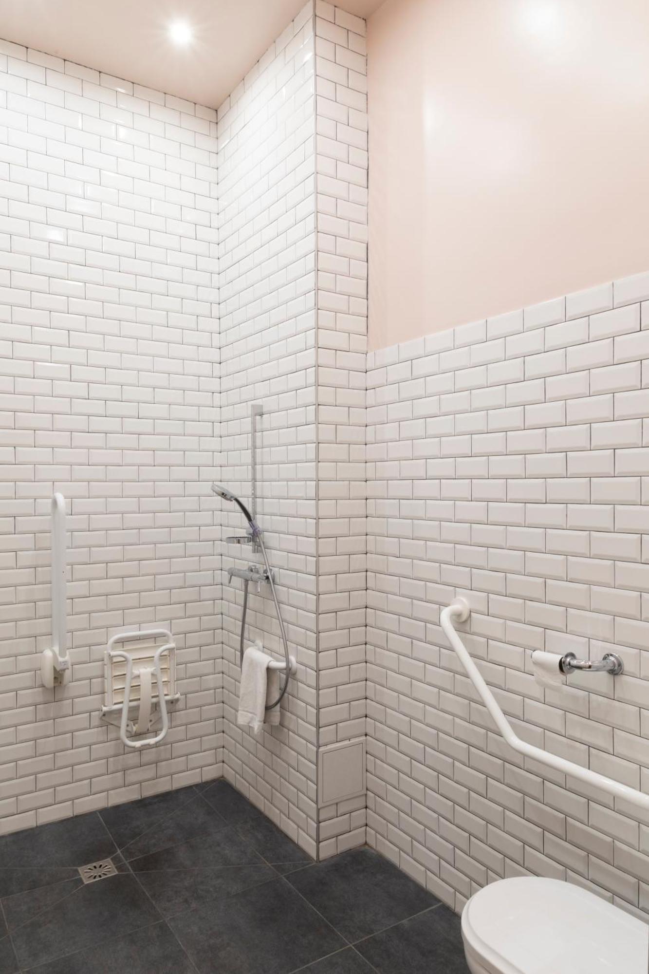 Double Room Disability Access Ground floor Street Side