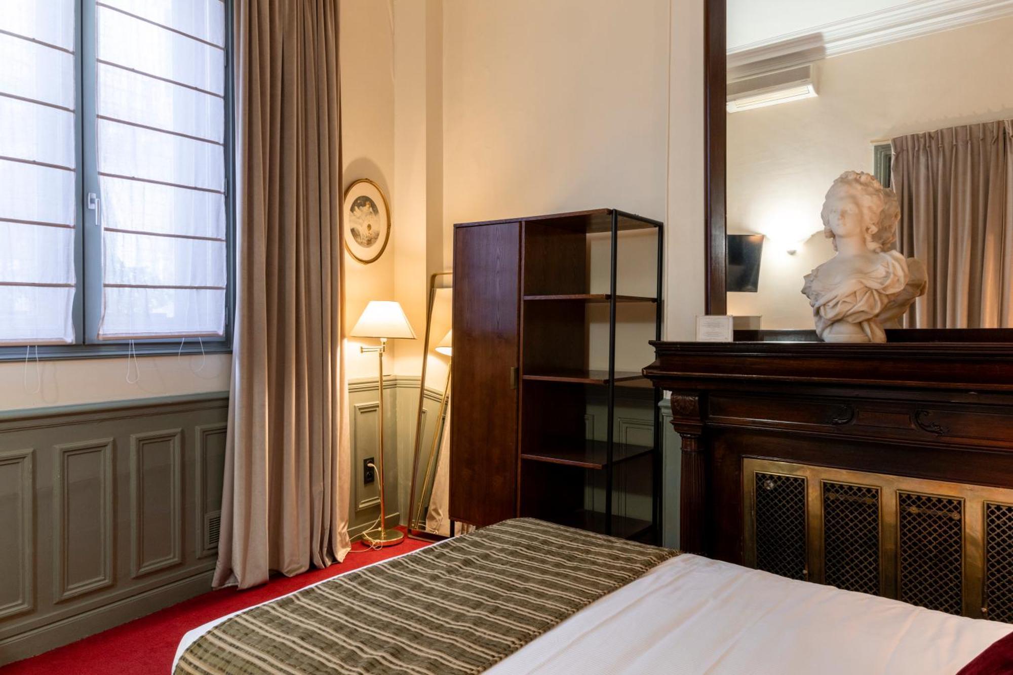 Double Room Disability Access Ground floor Street Side