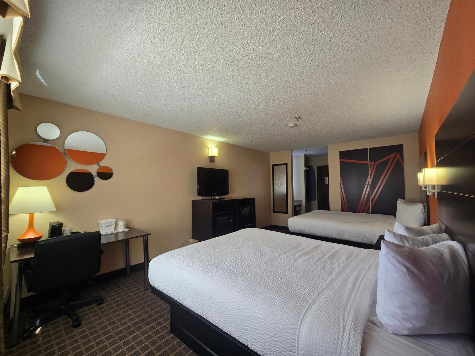 Queen Room with Two Queen Beds - Non-Smoking,1756439027:JPEG