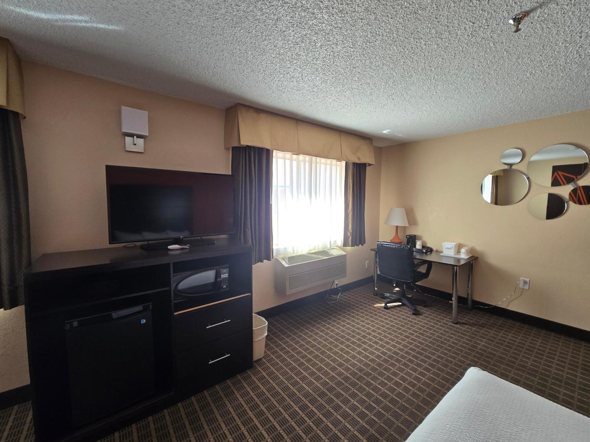Queen Room with Two Queen Beds - Mobility Access/Non-Smoking,1756439024:JPEG