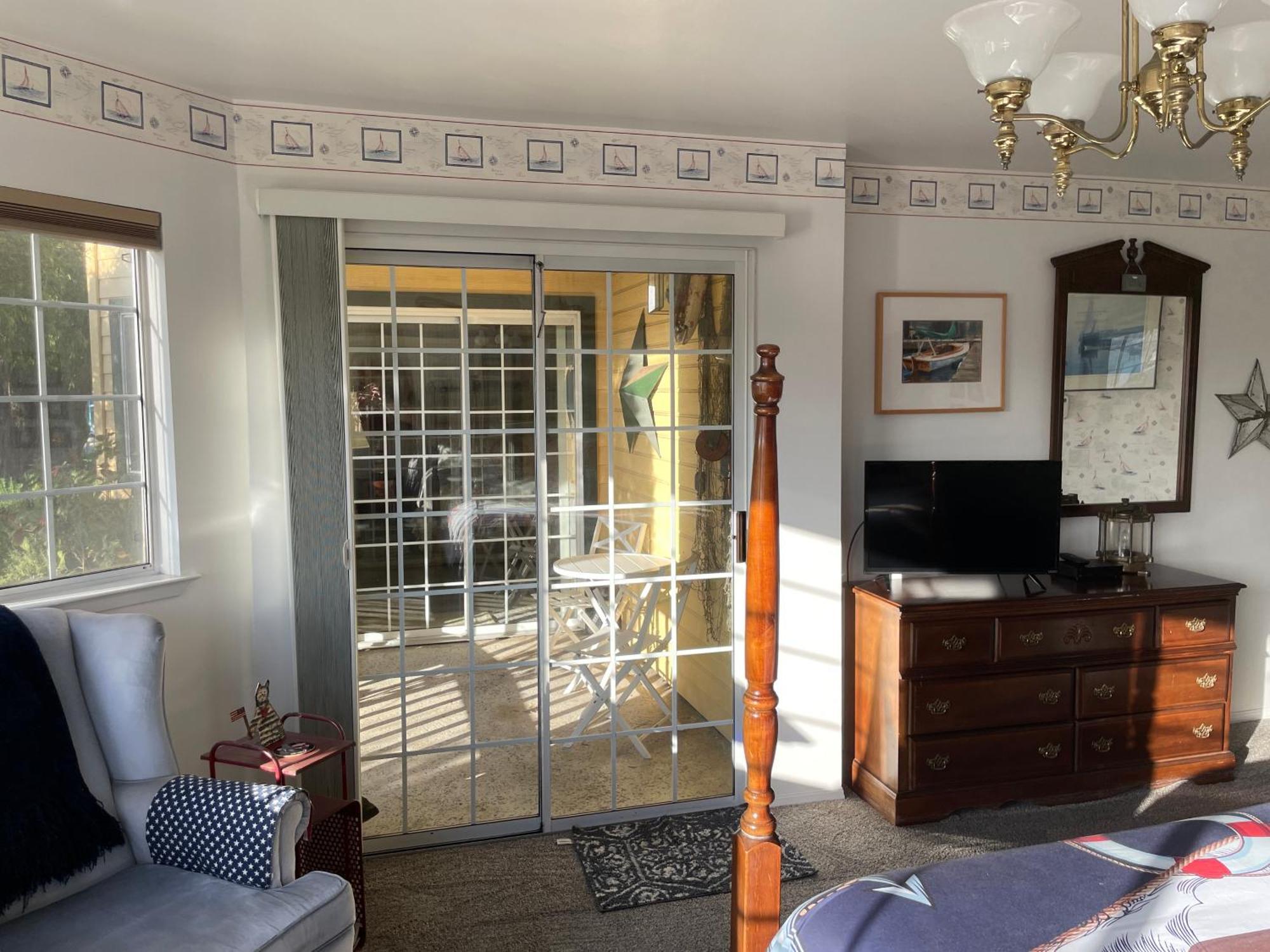 Deluxe Queen Suite