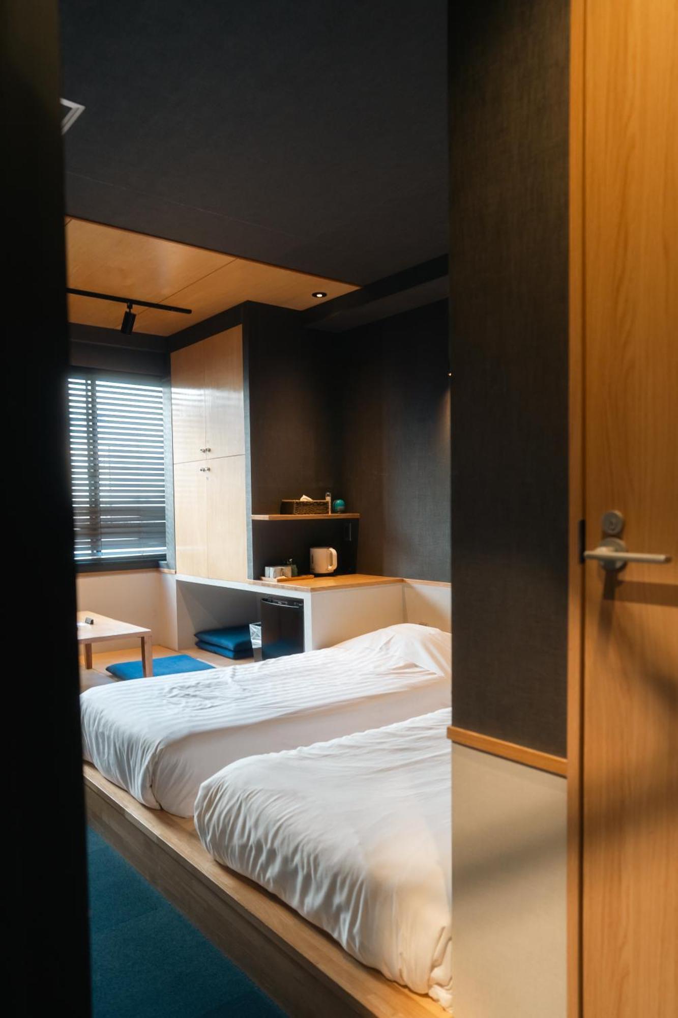 Superior Twin Room Futon Private Bathroom