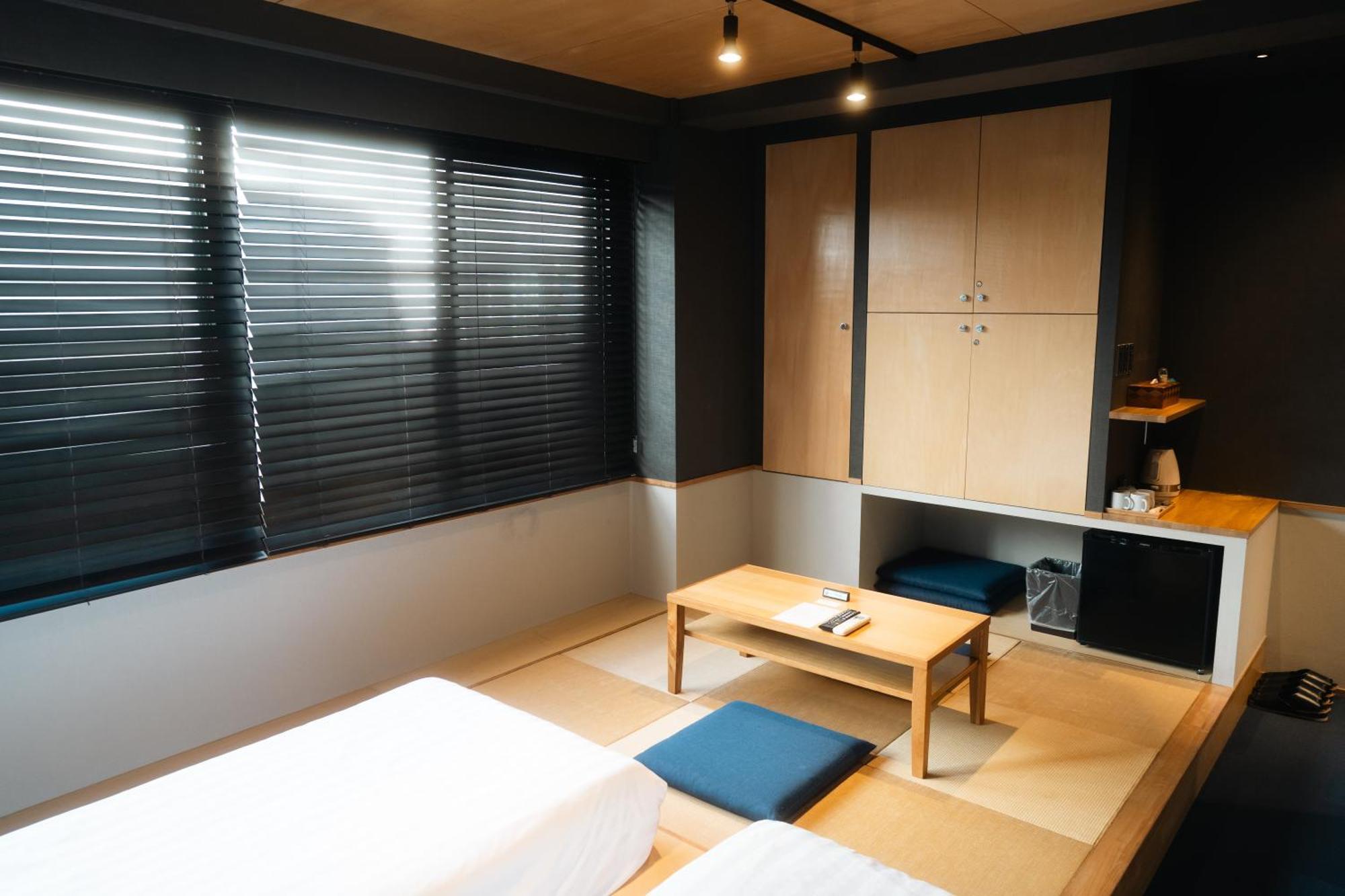 Junior Suite Room futon Private Bathroom