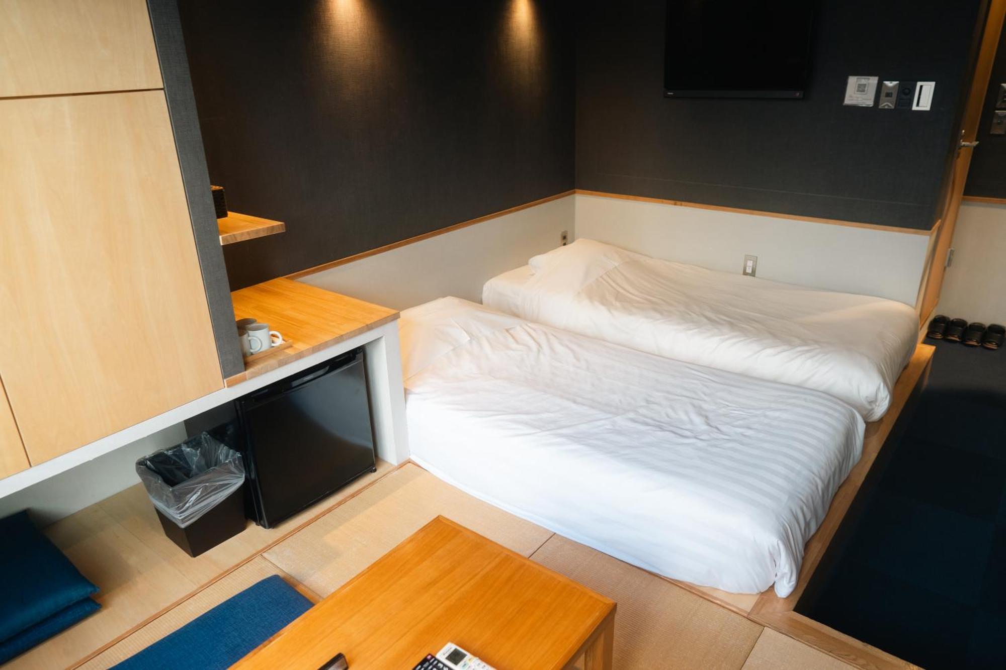 Superior Twin Room Futon Private Bathroom