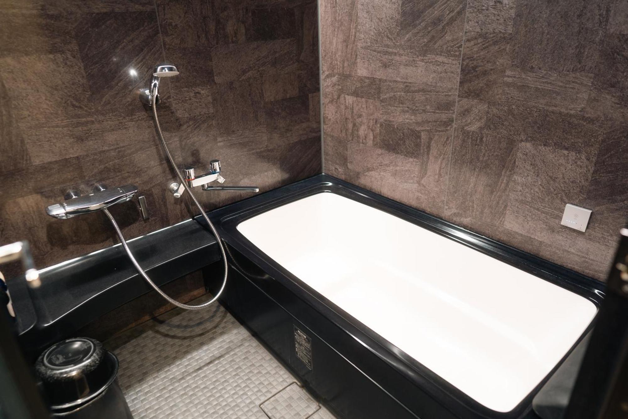 Superior Twin Room Futon Private Bathroom