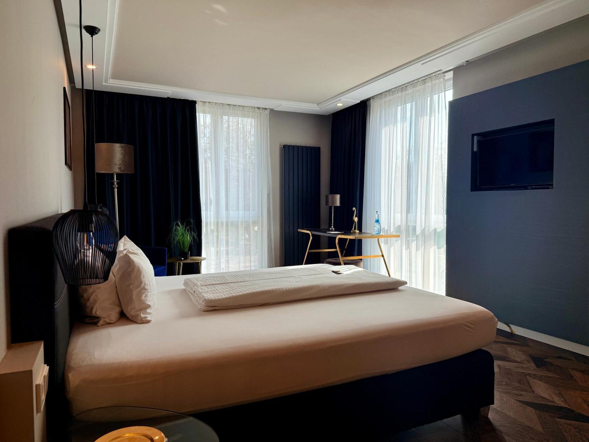Large Double Room Deluxe