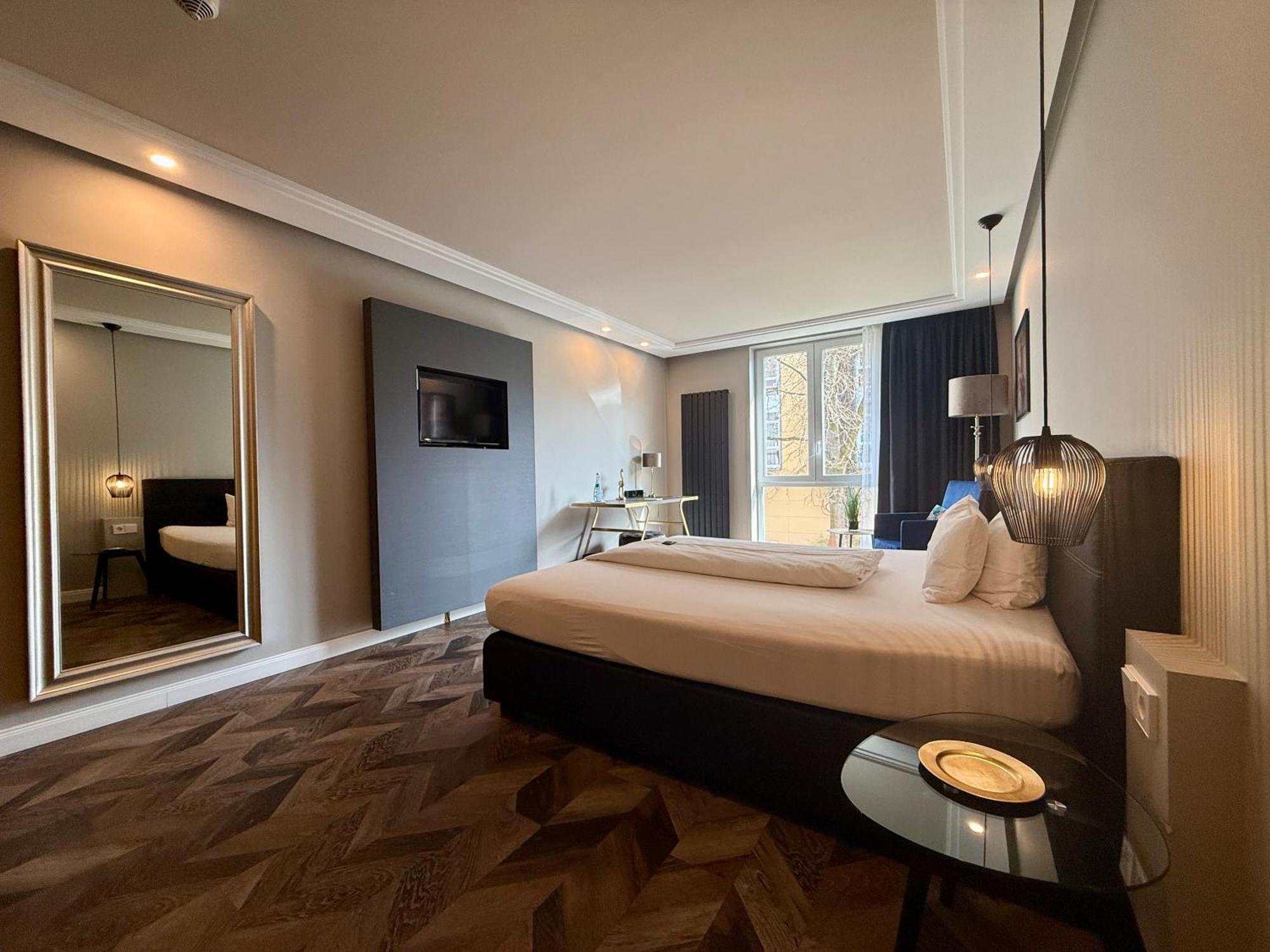 Large Double Room Deluxe