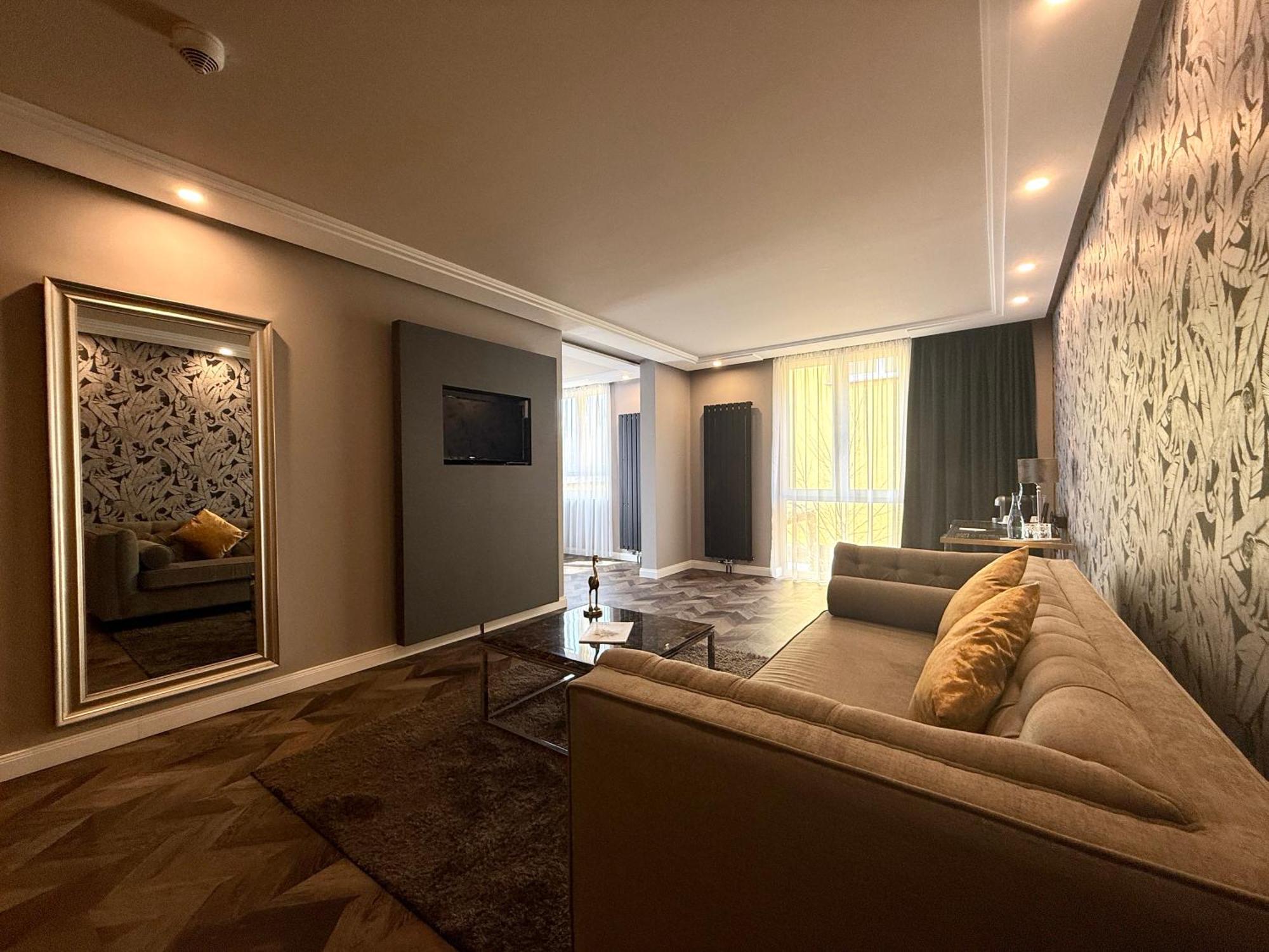 Deluxe Suite