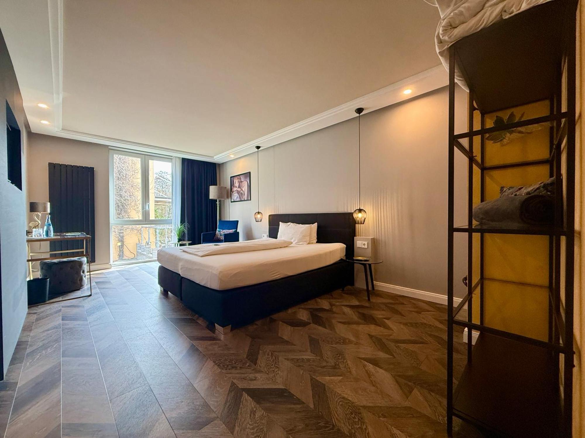 Large Double Room Deluxe