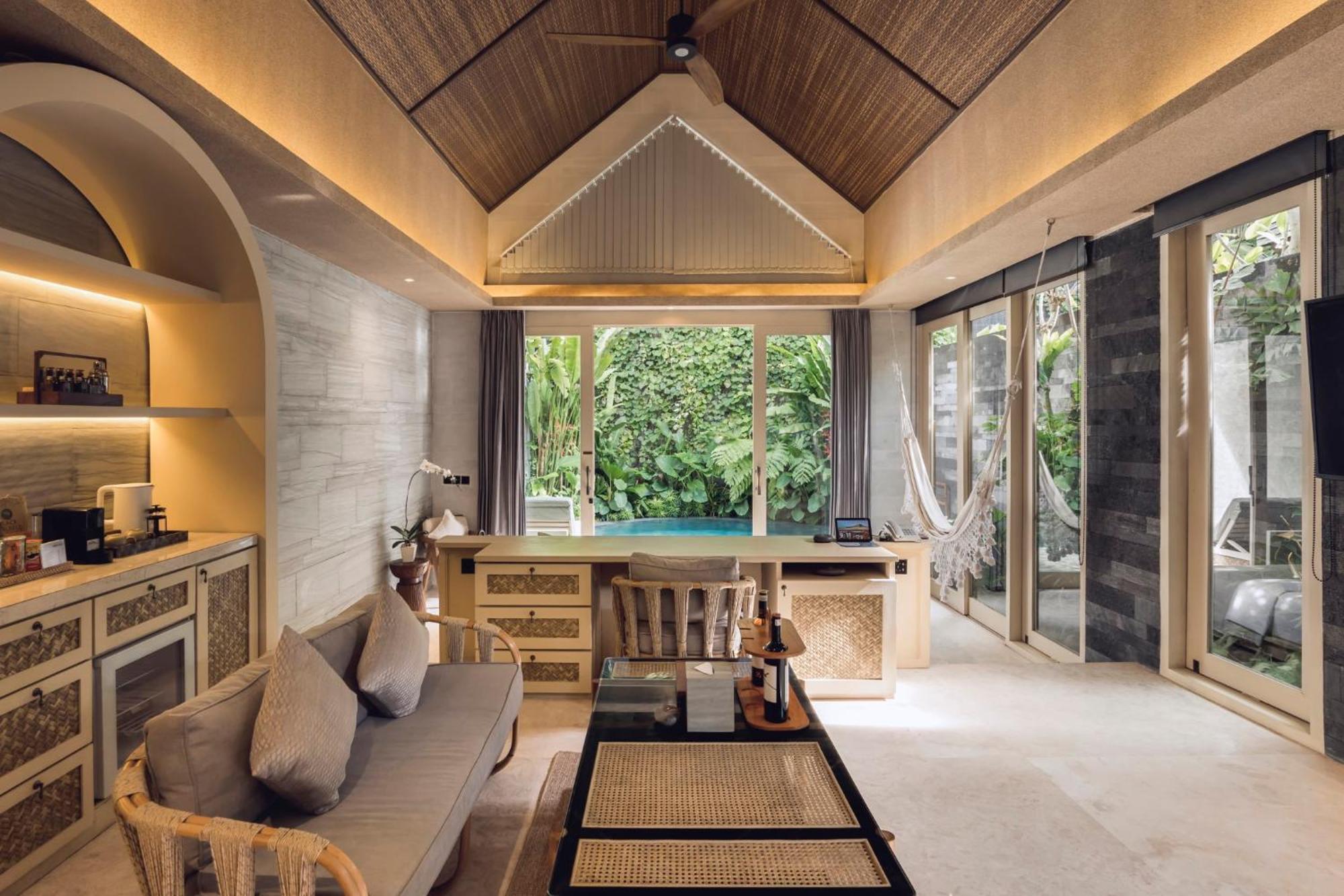 Smart One-Bedroom Private Pool Villa Near Construction