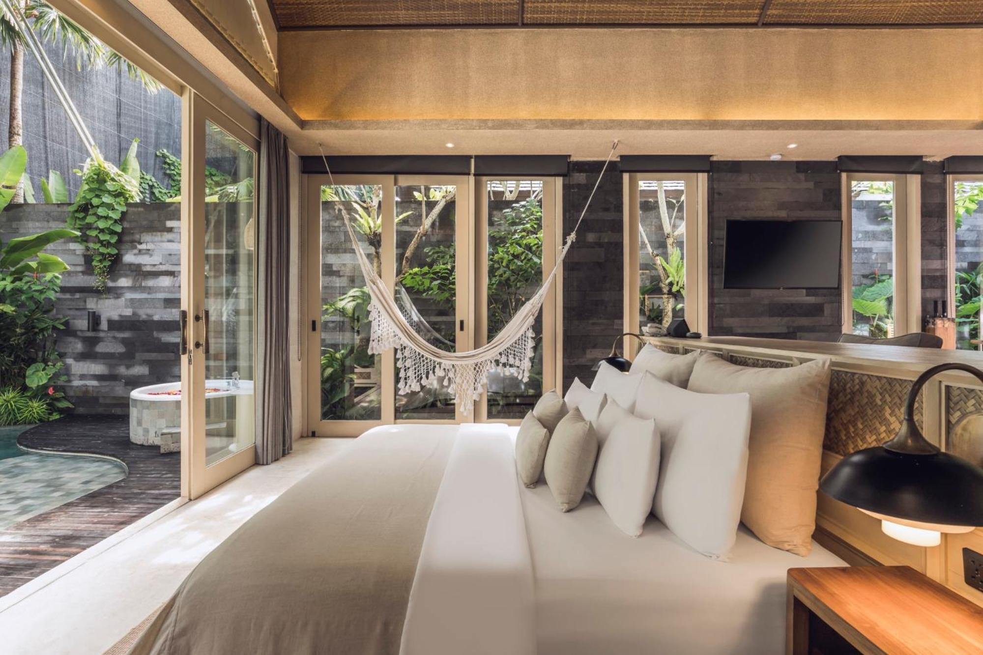Smart One-Bedroom Private Pool Villa Near Construction