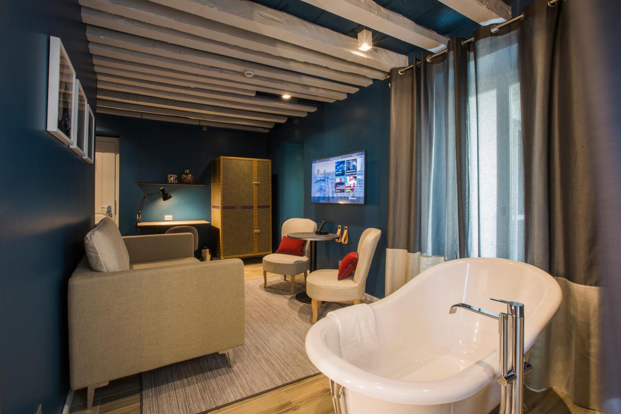 Queen Suite