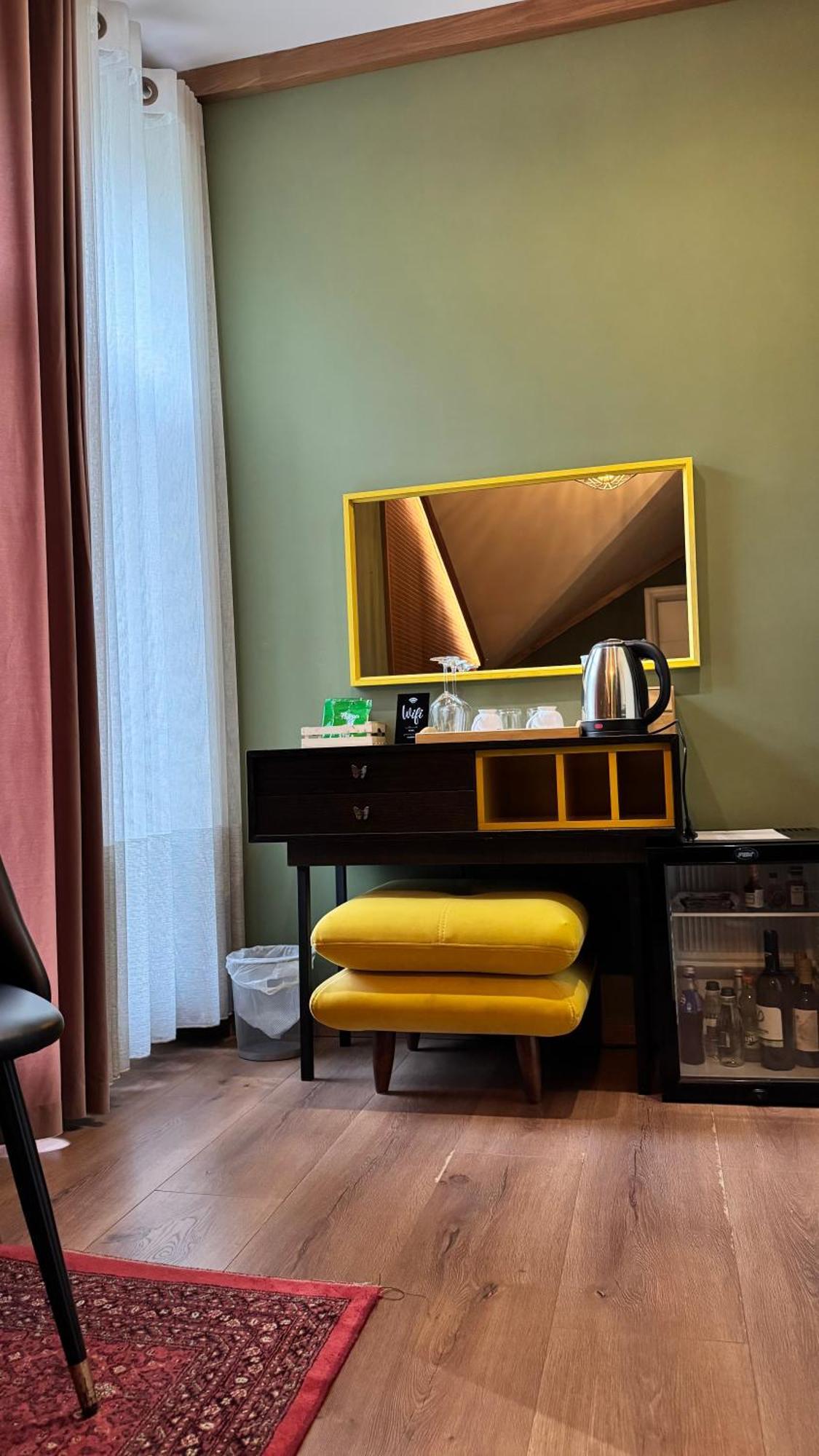 Deluxe Double or Twin Room Mountain View