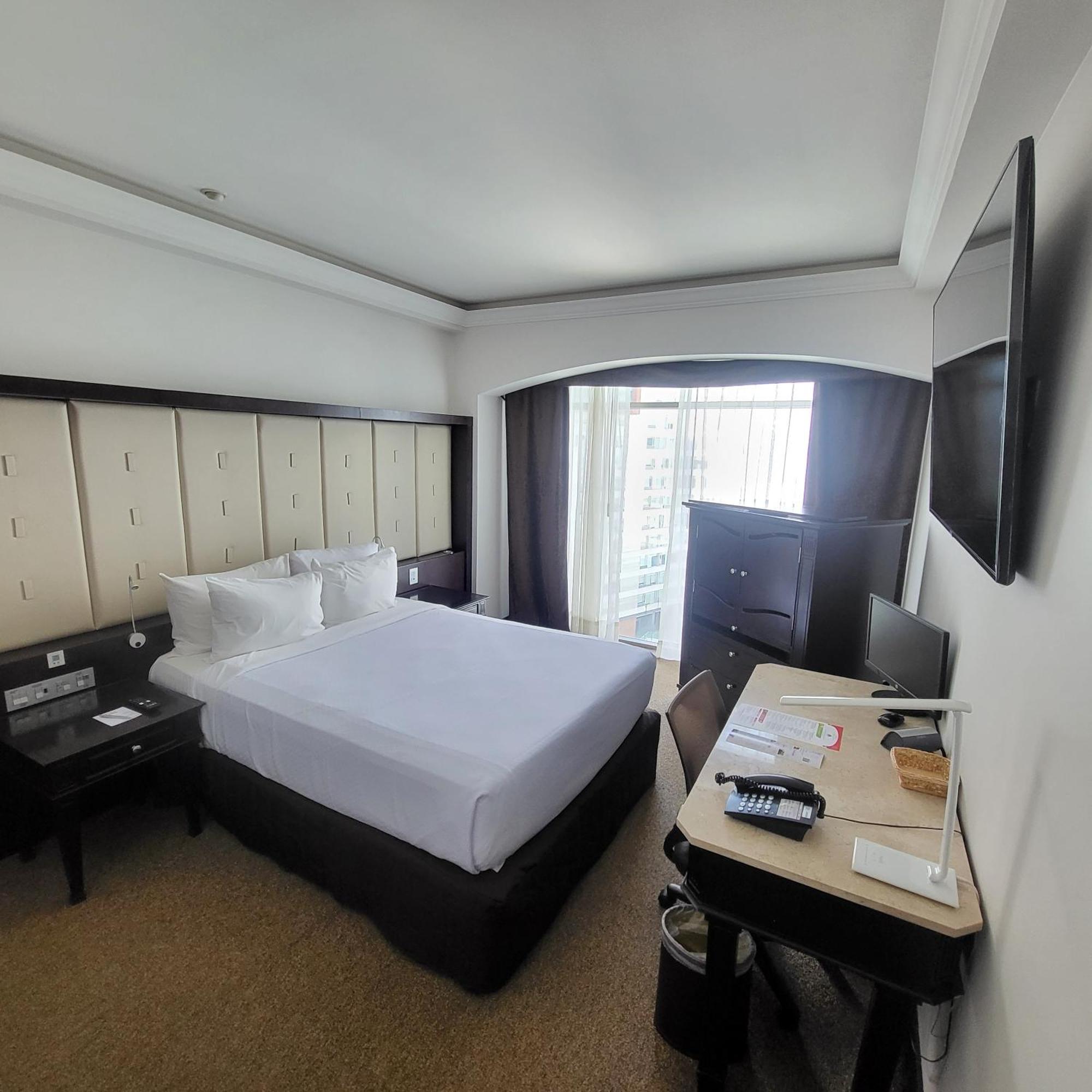 Corner King Room Non-Smoking
