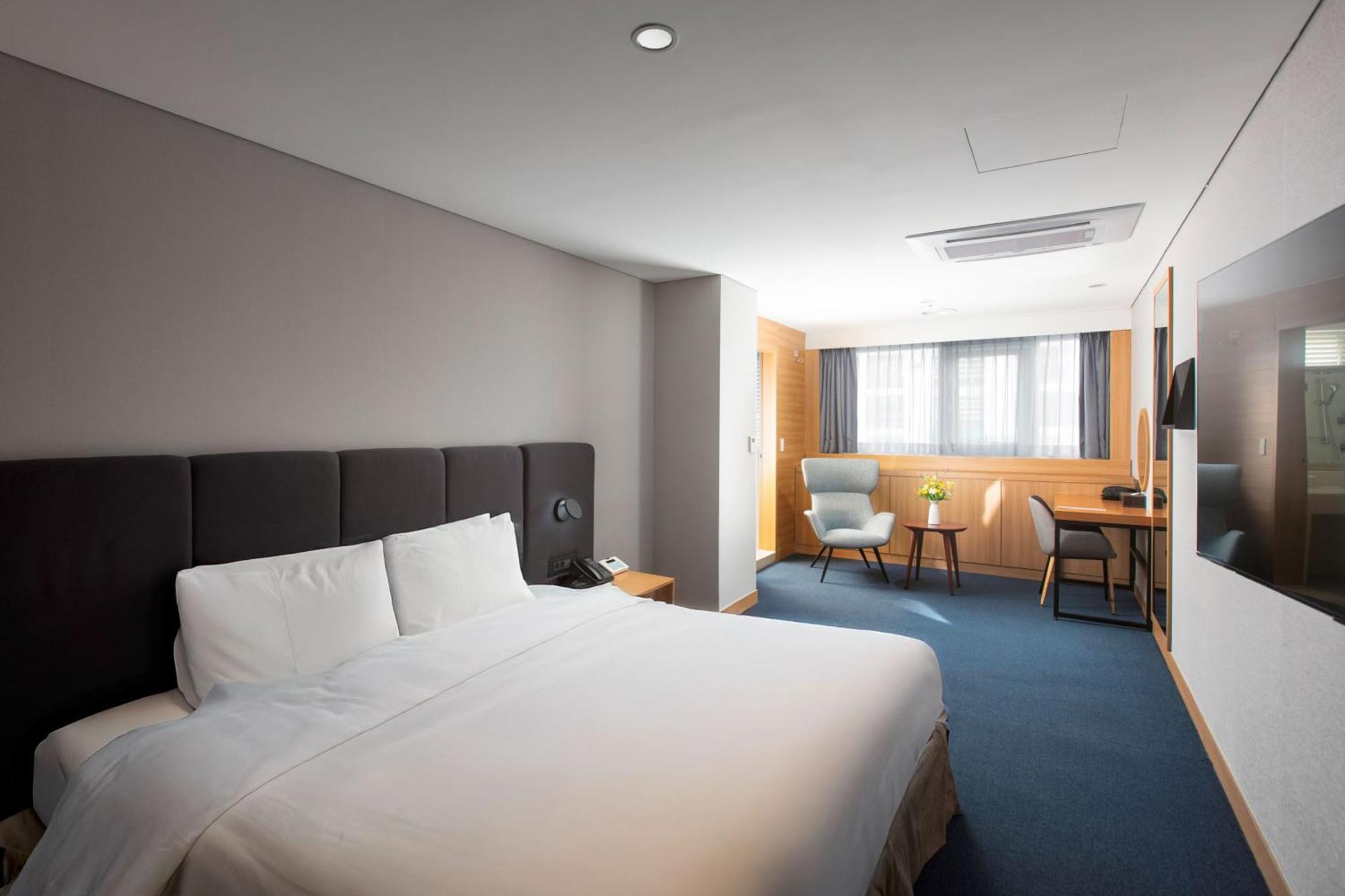 Double Room,1758544043:JPEG