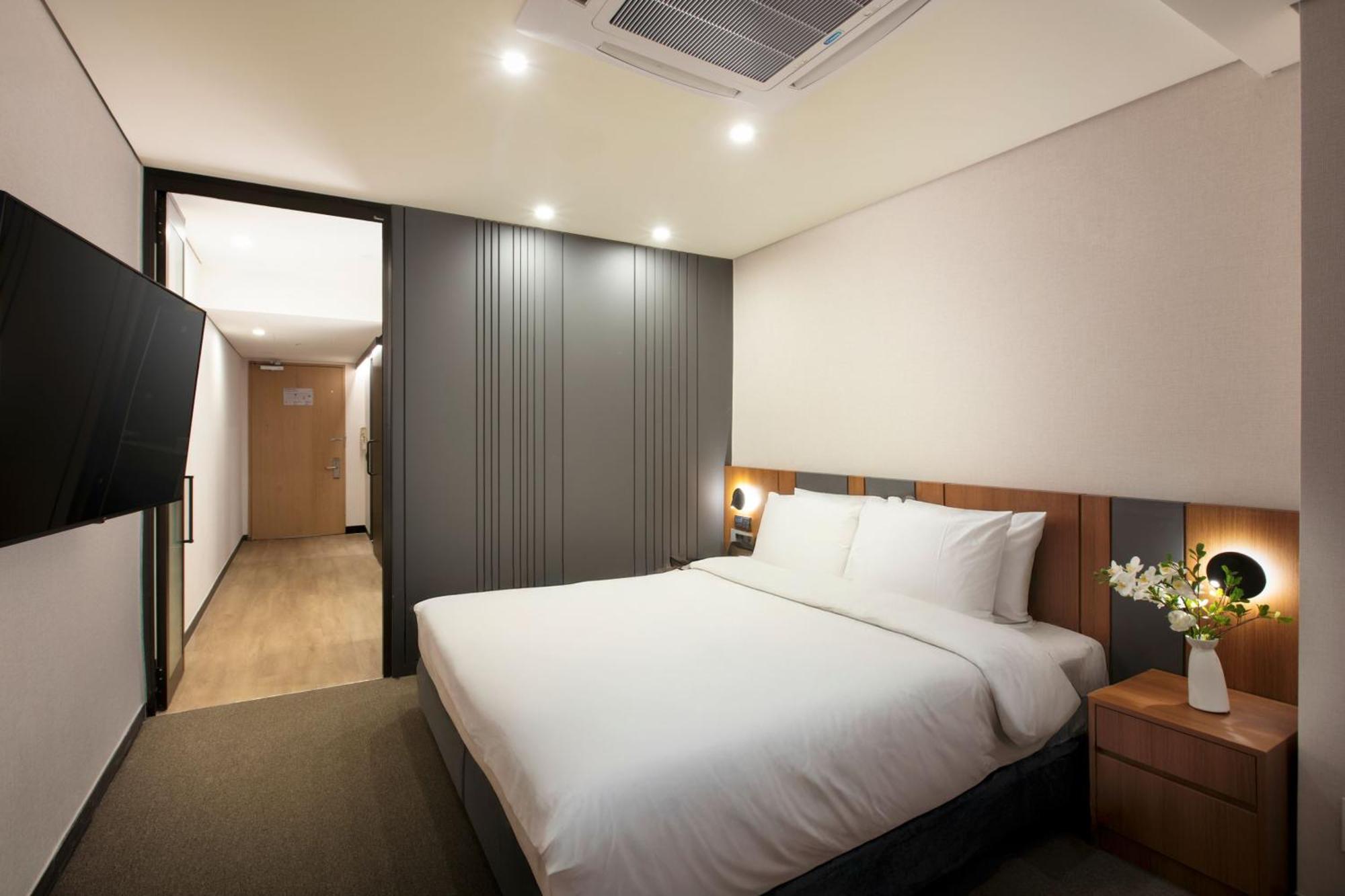 Deluxe Double Room,1758544058:JPEG