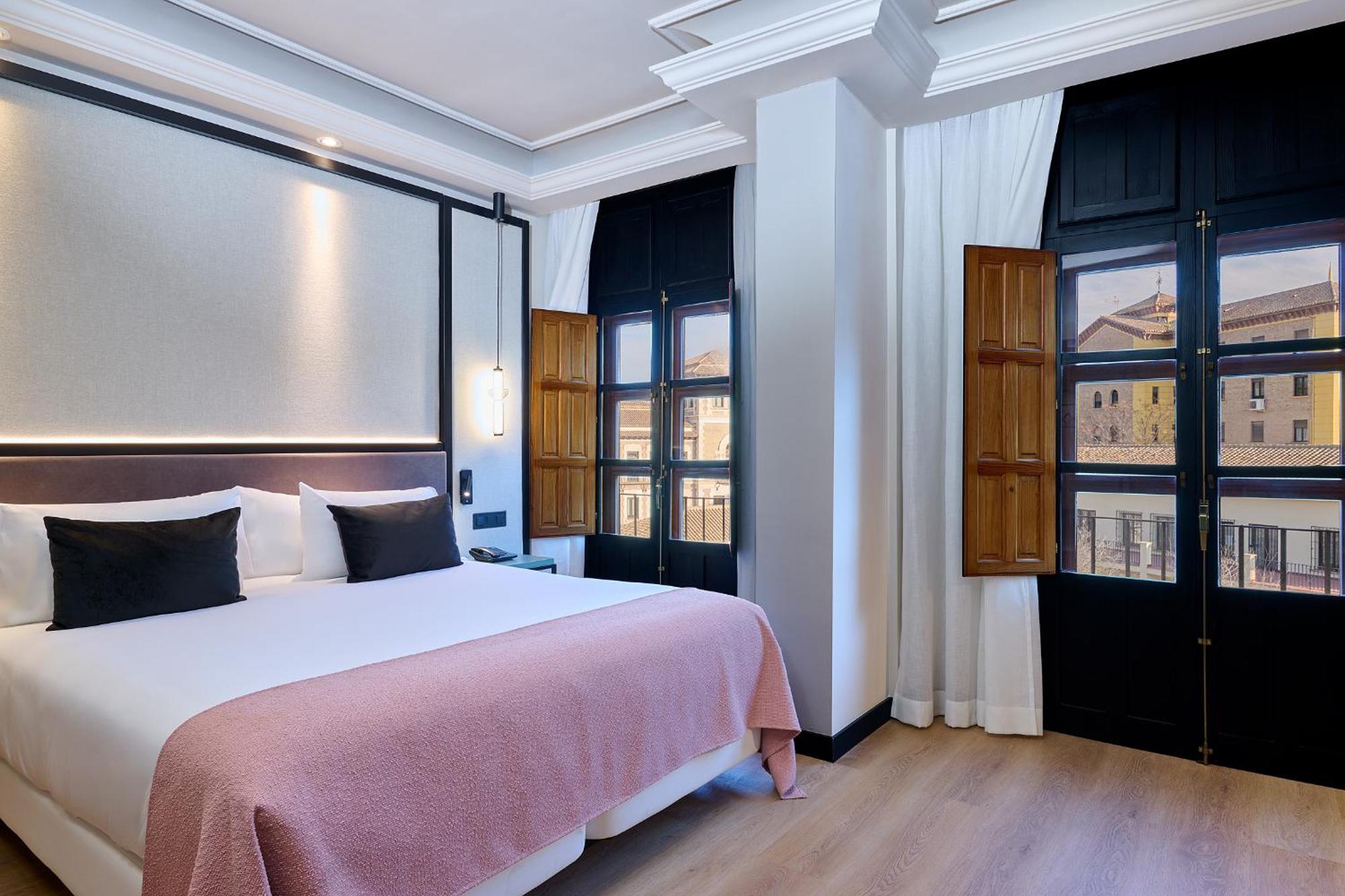 Deluxe Double Room Puerta Elvira
