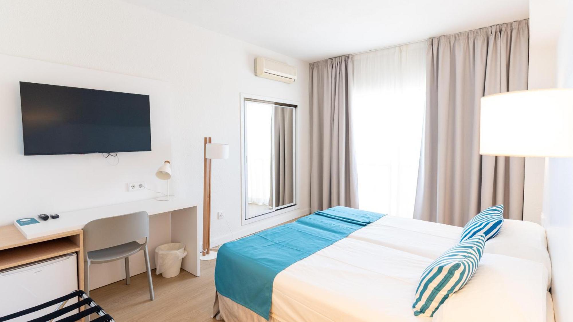 Twin Room,1765178680:JPEG