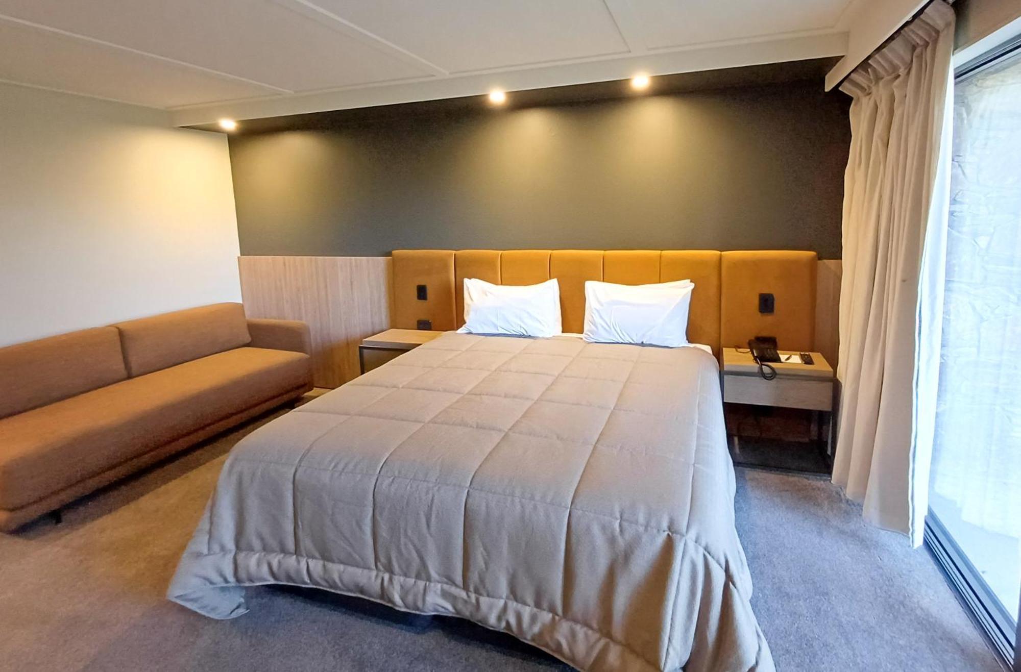 Deluxe Double Room,1584430827:JPEG