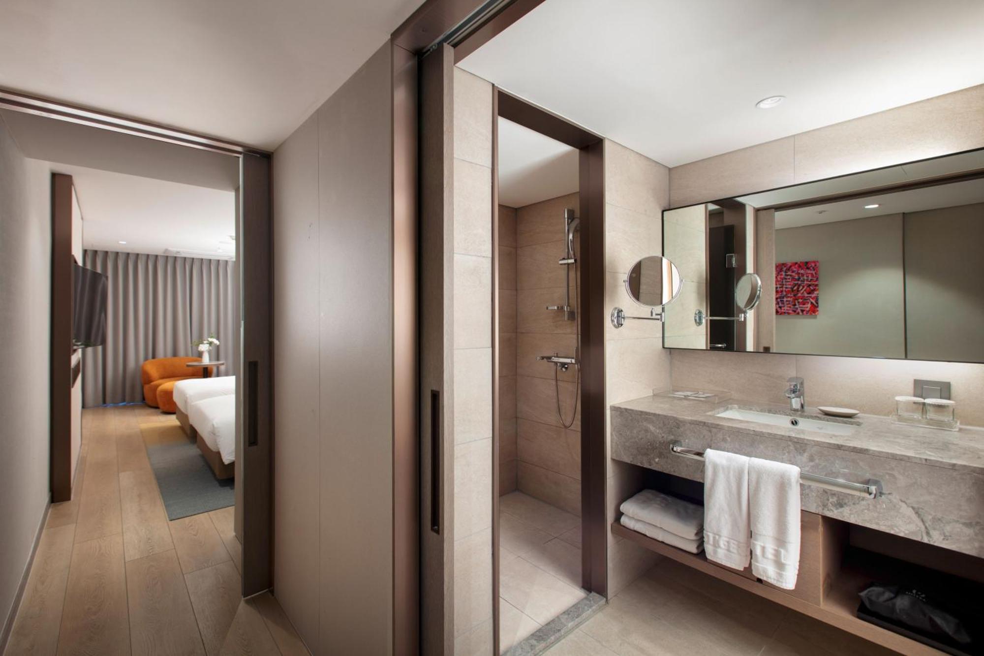 Prestige Twin Room Minibar