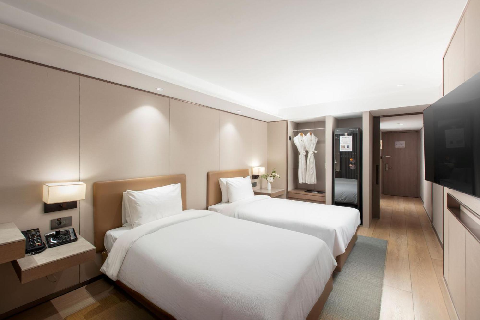 Prestige Twin Room Minibar