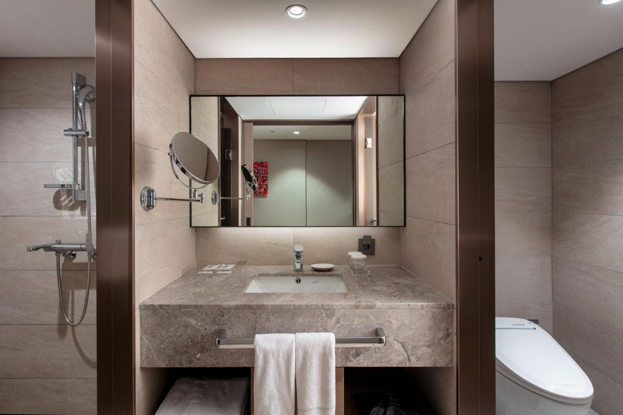 Prestige Twin Room Minibar