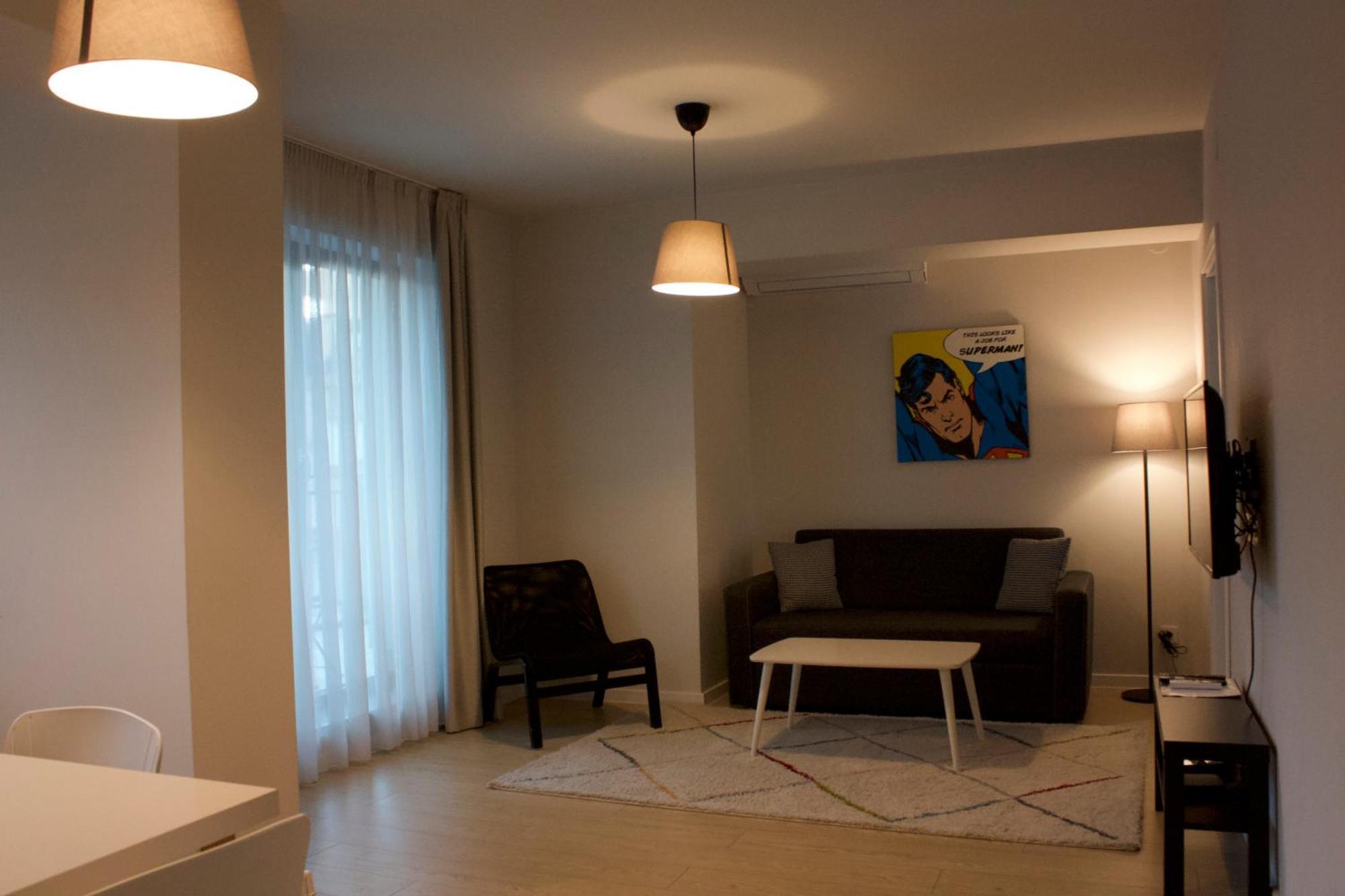 One-Bedroom Apartment Balcony City View