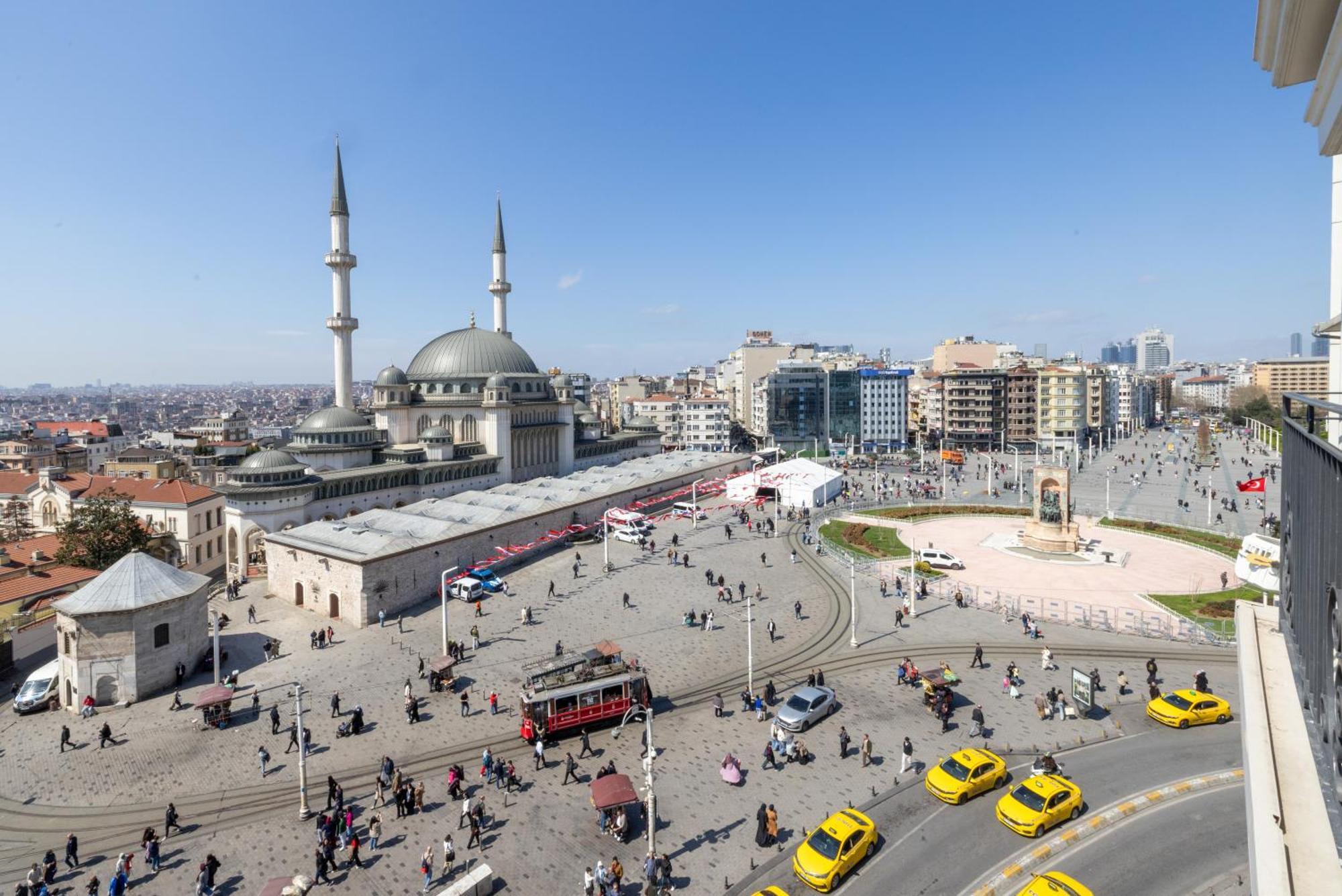 Superior Taksim Square View Room