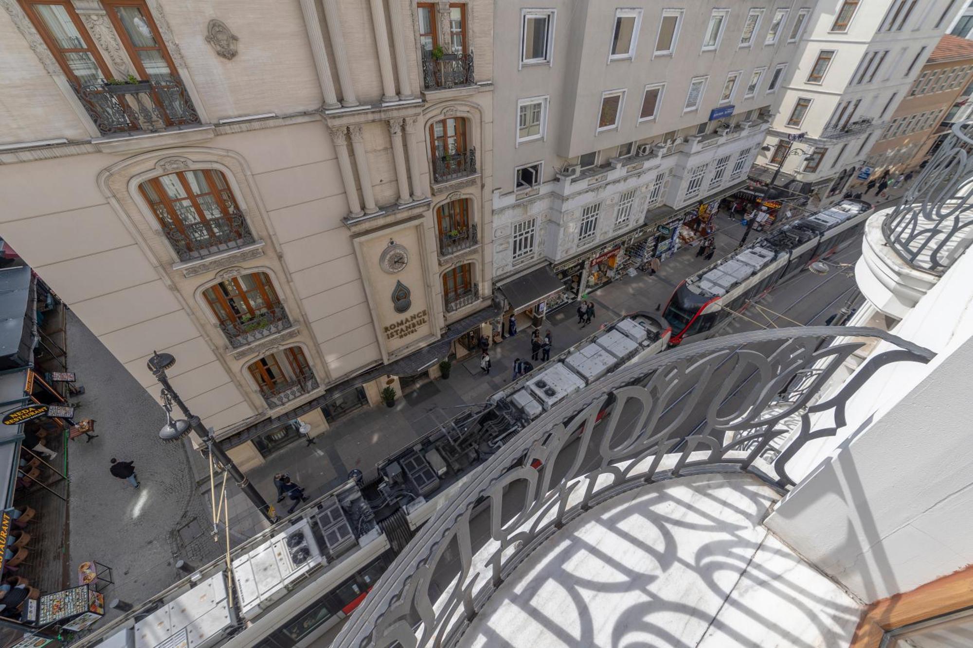 Deluxe Triple Room Balcony