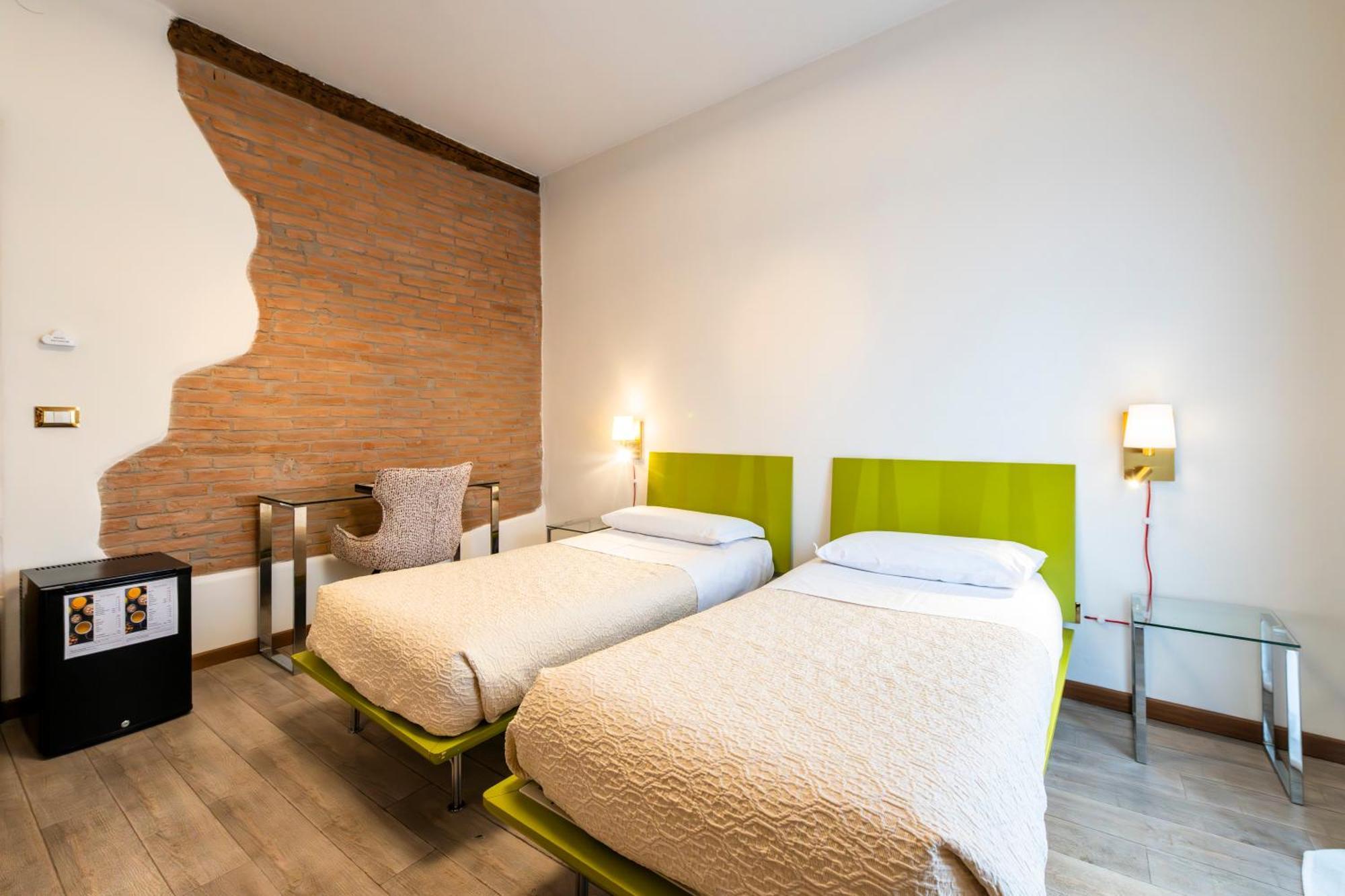Tweepersoonskamer met 1 of 2 Bedden en Eigen Externe Badkamer
