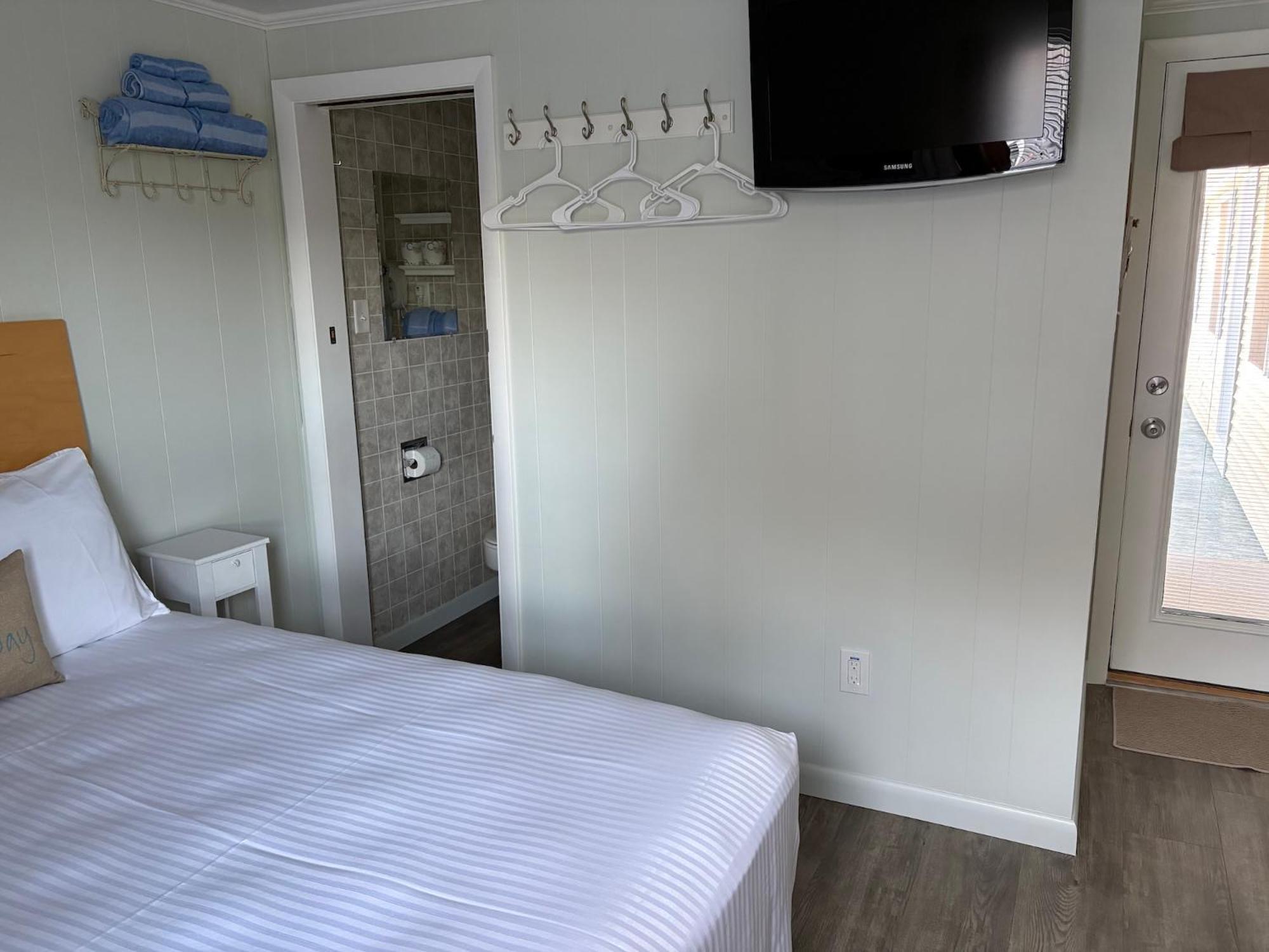 Motel #4 Small Room Kitchenette